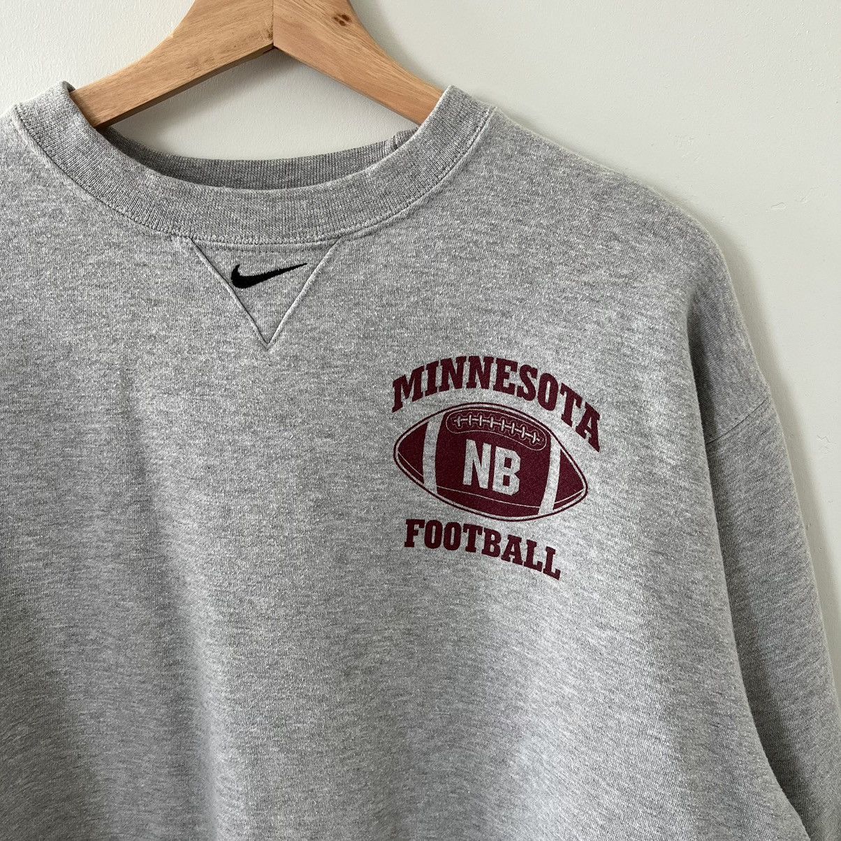 Vintage Vintage Nike Center Swoosh Minnesota Football Sweatshirt Size US L / EU 52-54 / 3 - 3 Thumbnail