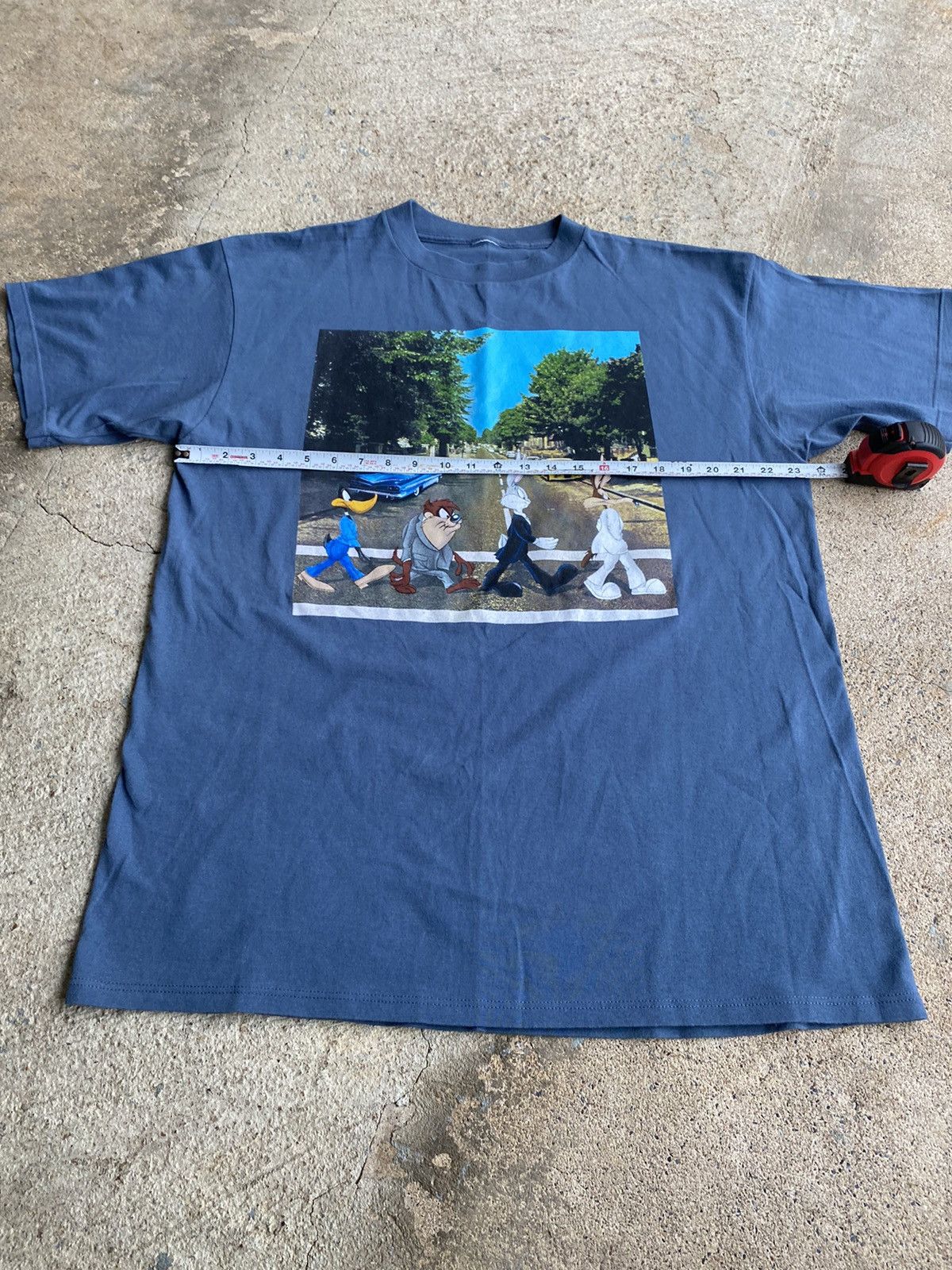 Band Tees × Vintage × Warner Bros Vintage 90’s LOONEY TUNES BEATLES ABBEY ROAD Shirt Size US XL / EU 56 / 4 - 7 Thumbnail