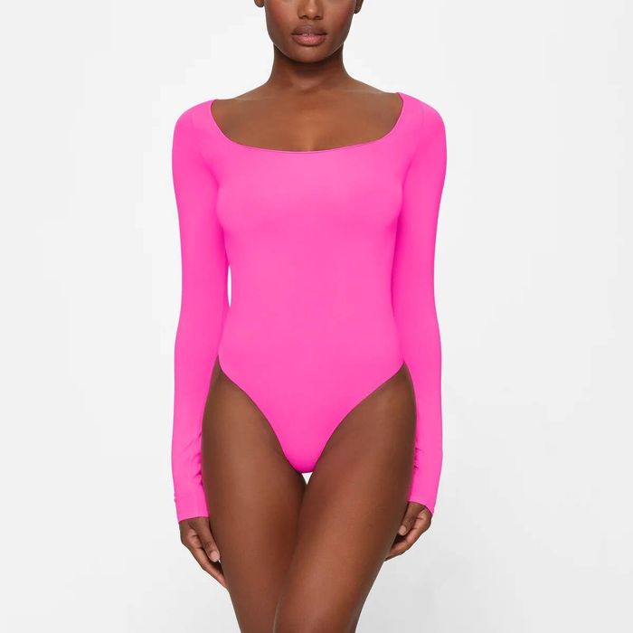 SKIMS SKIMS Essential Long Sleeve Scoop Neck Bodysuit Pink 2x/3x