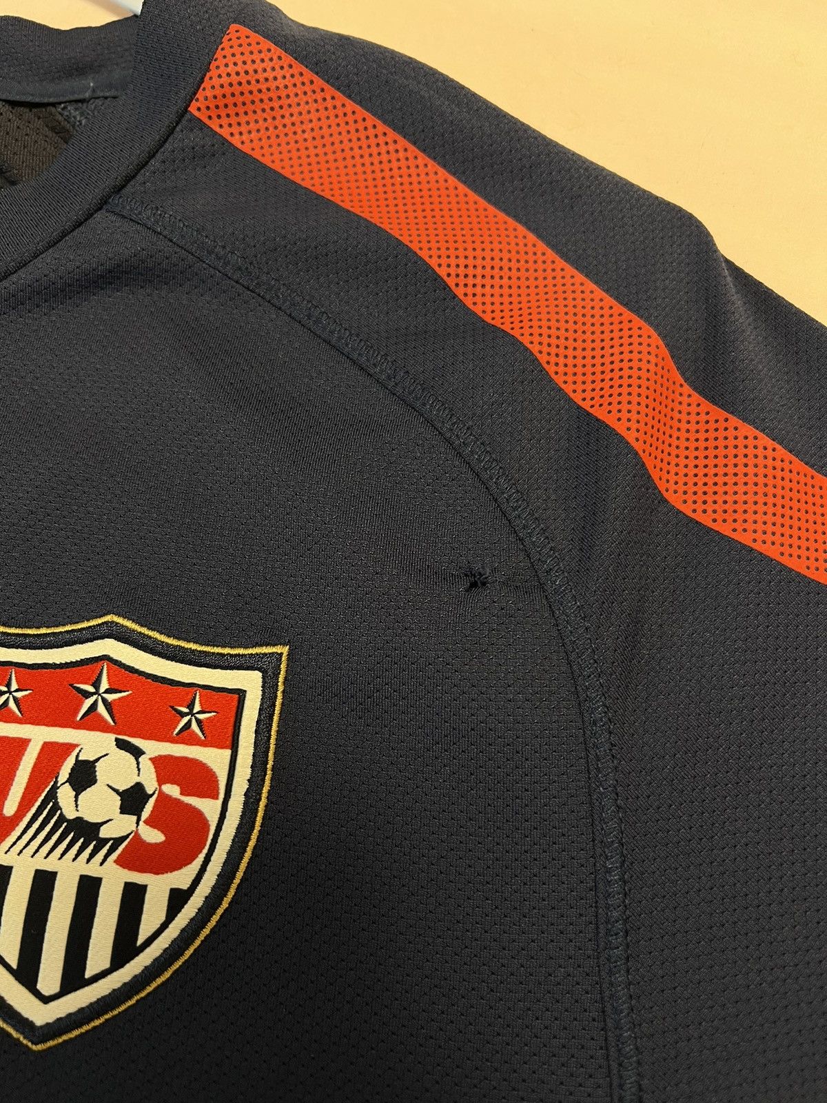 Nike Nike USA USMNT 2011 Training Gold Cup Soccer Futbol Jersey Size US M / EU 48-50 / 2 - 6 Thumbnail