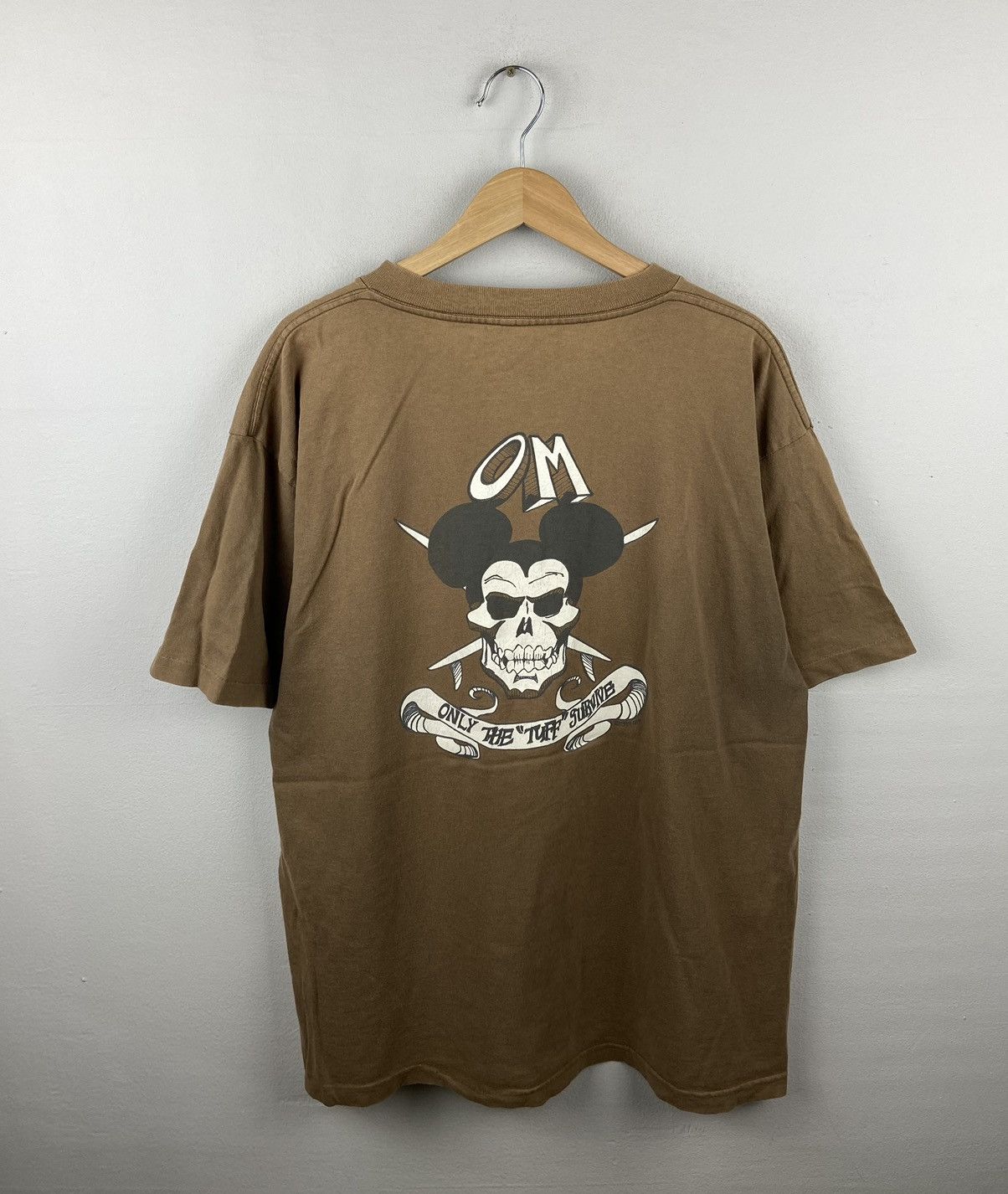 Vintage Vintage Om Skateboard”Only The Tuff Survive “Surf Rare Tee Size US XL / EU 56 / 4 - 1 Thumbnail