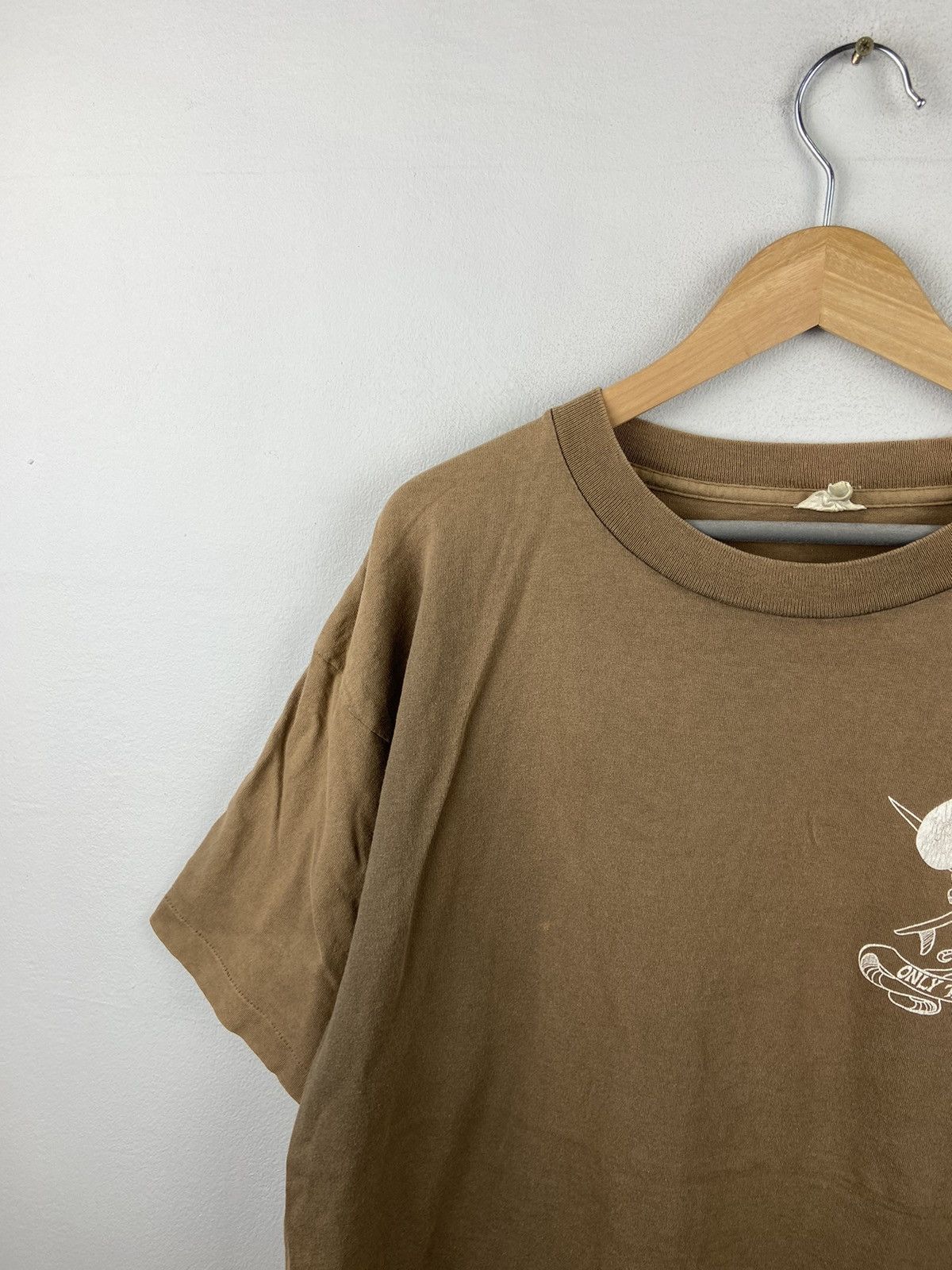 Vintage Vintage Om Skateboard”Only The Tuff Survive “Surf Rare Tee Size US XL / EU 56 / 4 - 9 Thumbnail