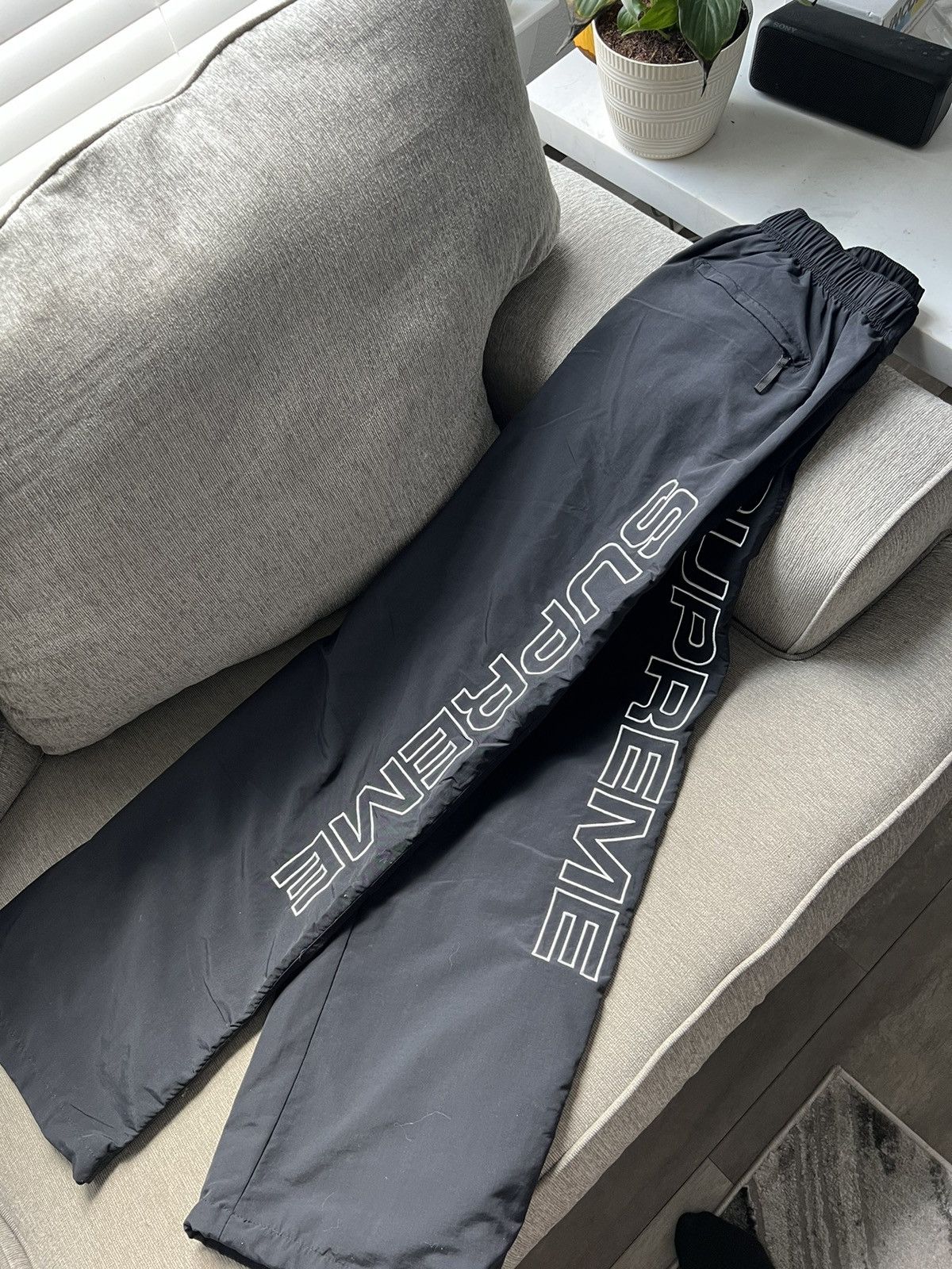 SUPREME SPELLOUT EMBROIDERED TRACK PANT – Trade Point_HK