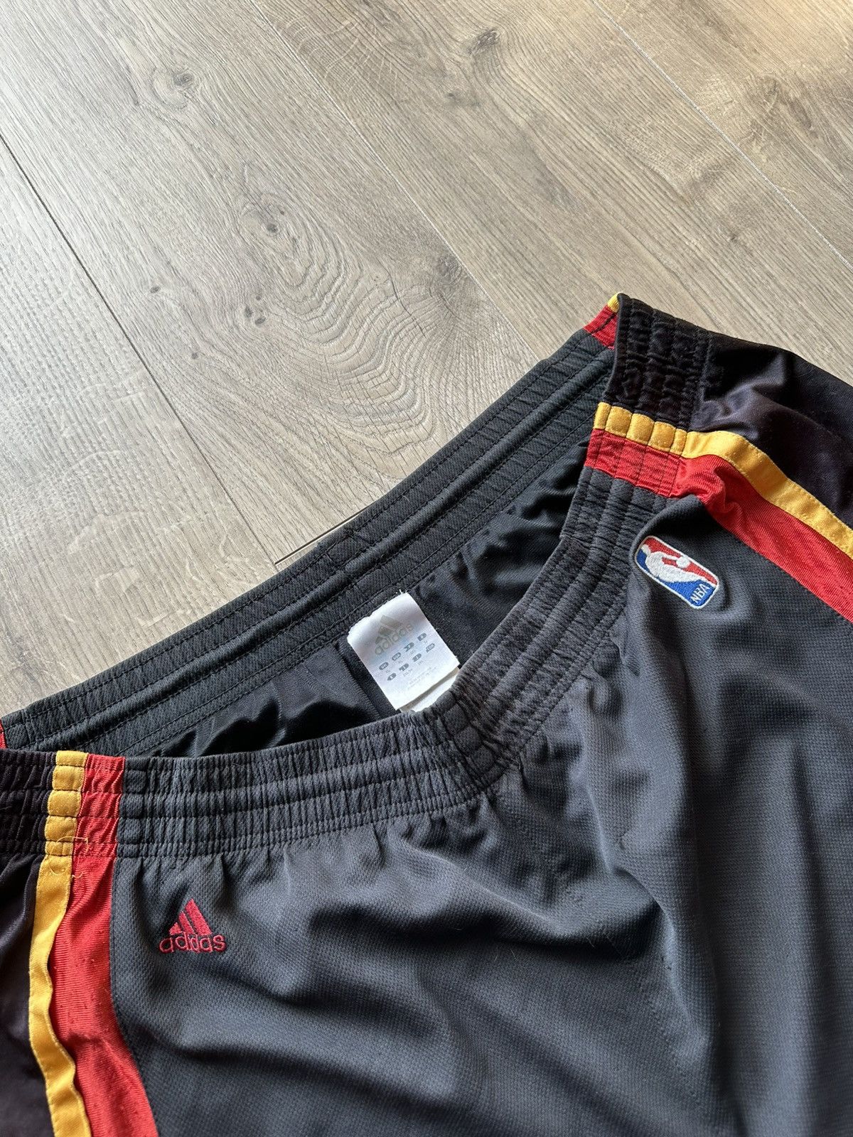 Adidas Miami Heat Vintage Adidas Basketball Shorts NBA Size US 34 / EU 50 - 4 Thumbnail