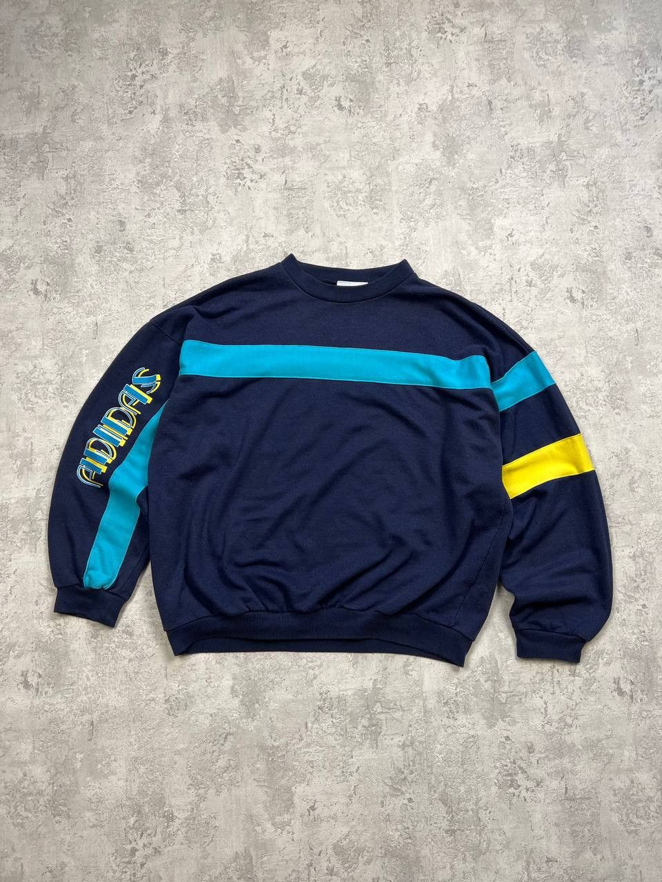 Adidas Vintage Adidas Sweatshirt Size US XL / EU 56 / 4 - 1 Thumbnail