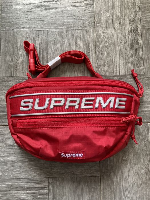 Supreme waist bag outlet fake