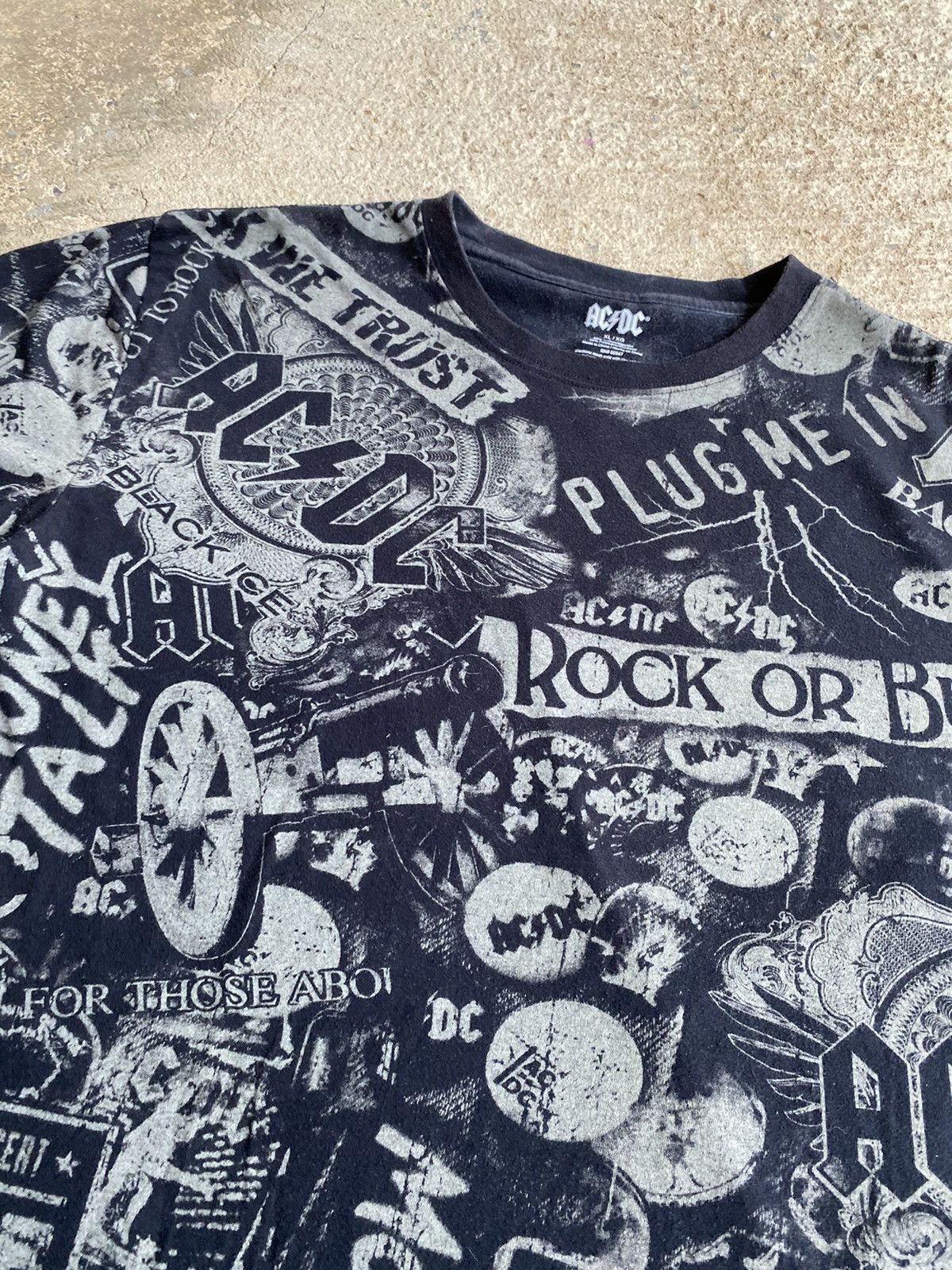 AC/DC × Band Tees × Vintage Vintage Y2K AC/DC Allover Print Band T-shirt Size US XL / EU 56 / 4 - 2 Thumbnail