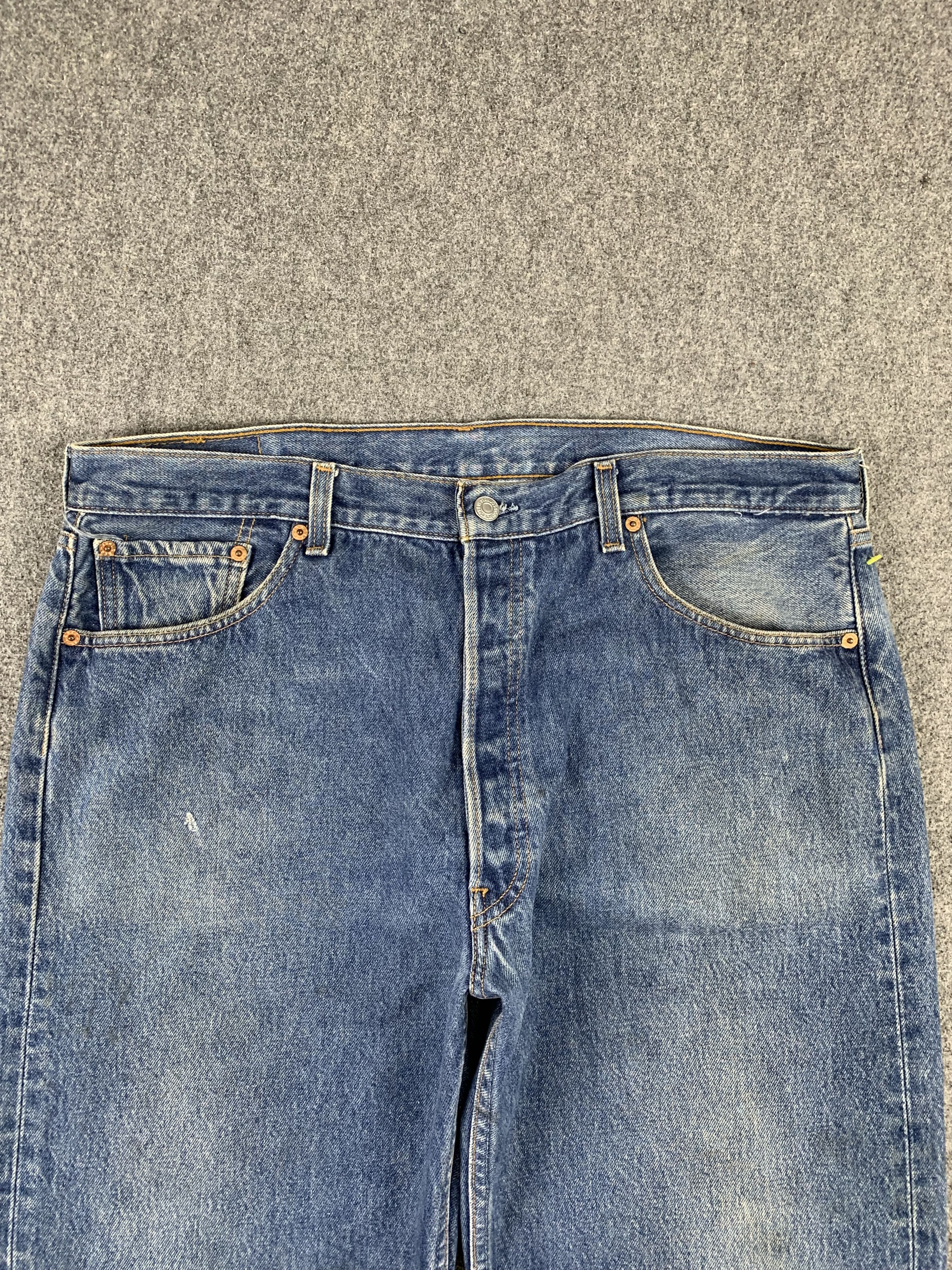 Levi's Vintage Levis 501 Faded Blue Jeans DP1942 Size US 38 / EU 54 - 2 Thumbnail