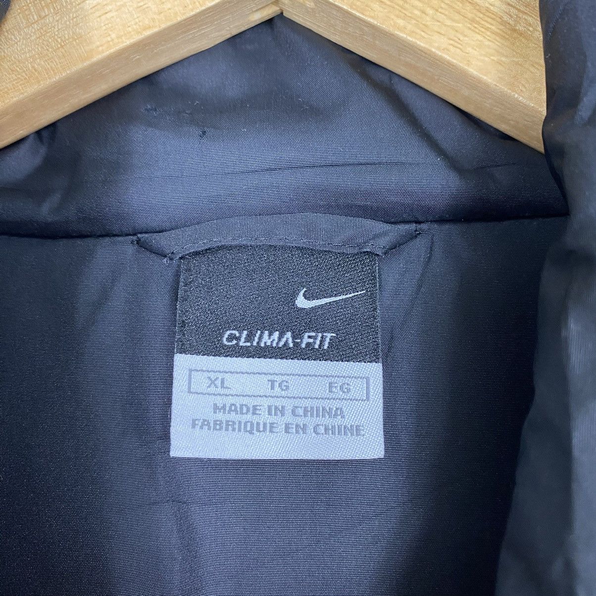Nike Nike Small Logo Windbreaker Zipper Hoodies Jacket Size L Size US L / EU 52-54 / 3 - 12 Thumbnail