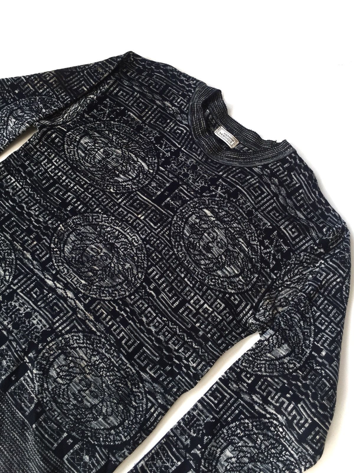 Versace × Versace Jeans Couture [ LAST DROP ! ] Gianni Versace Iconic Medusa Head Overprinted Navy Jumper Size US M / EU 48-50 / 2 - 3 Thumbnail