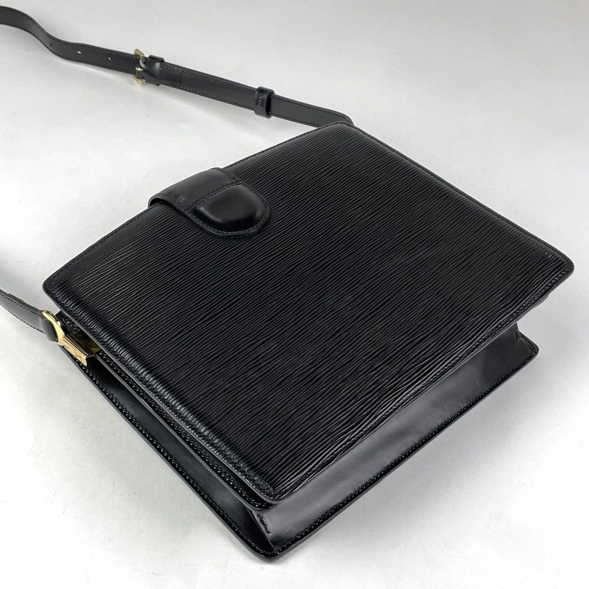 Louis Vuitton Capucines Shoulder Bag Epi Noir Black