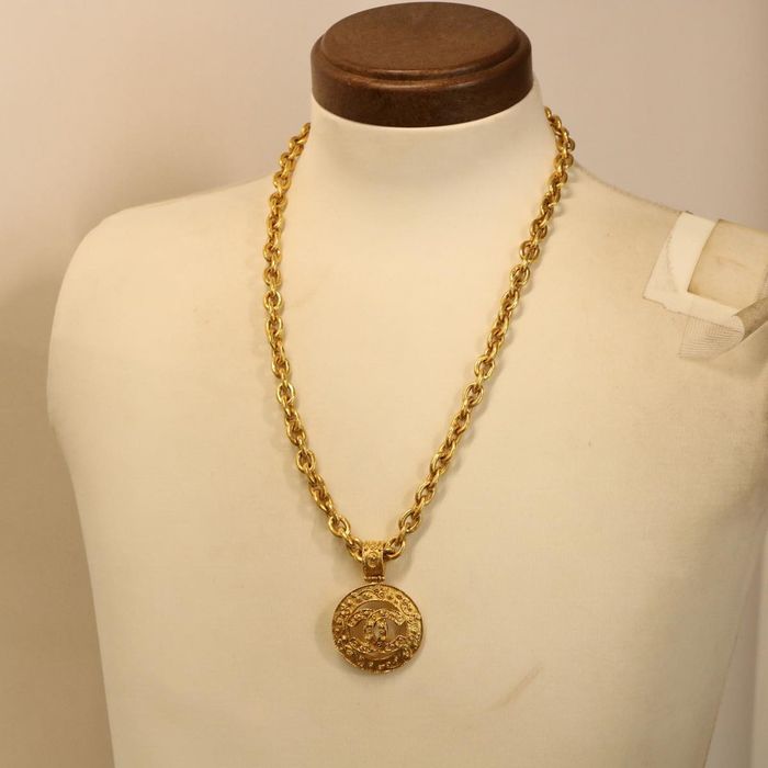 Amazing Authentic Chanel Gold Tone Draped Clasp Belt Necklace 34