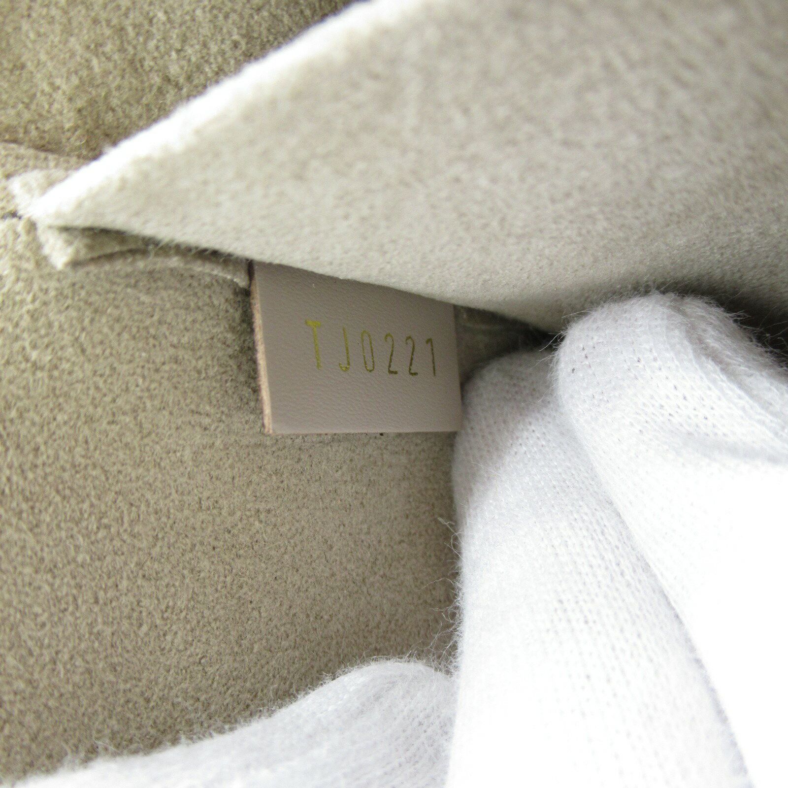Louis Vuitton Pochette Felicie Epi Leather Shoulder Bag Creme