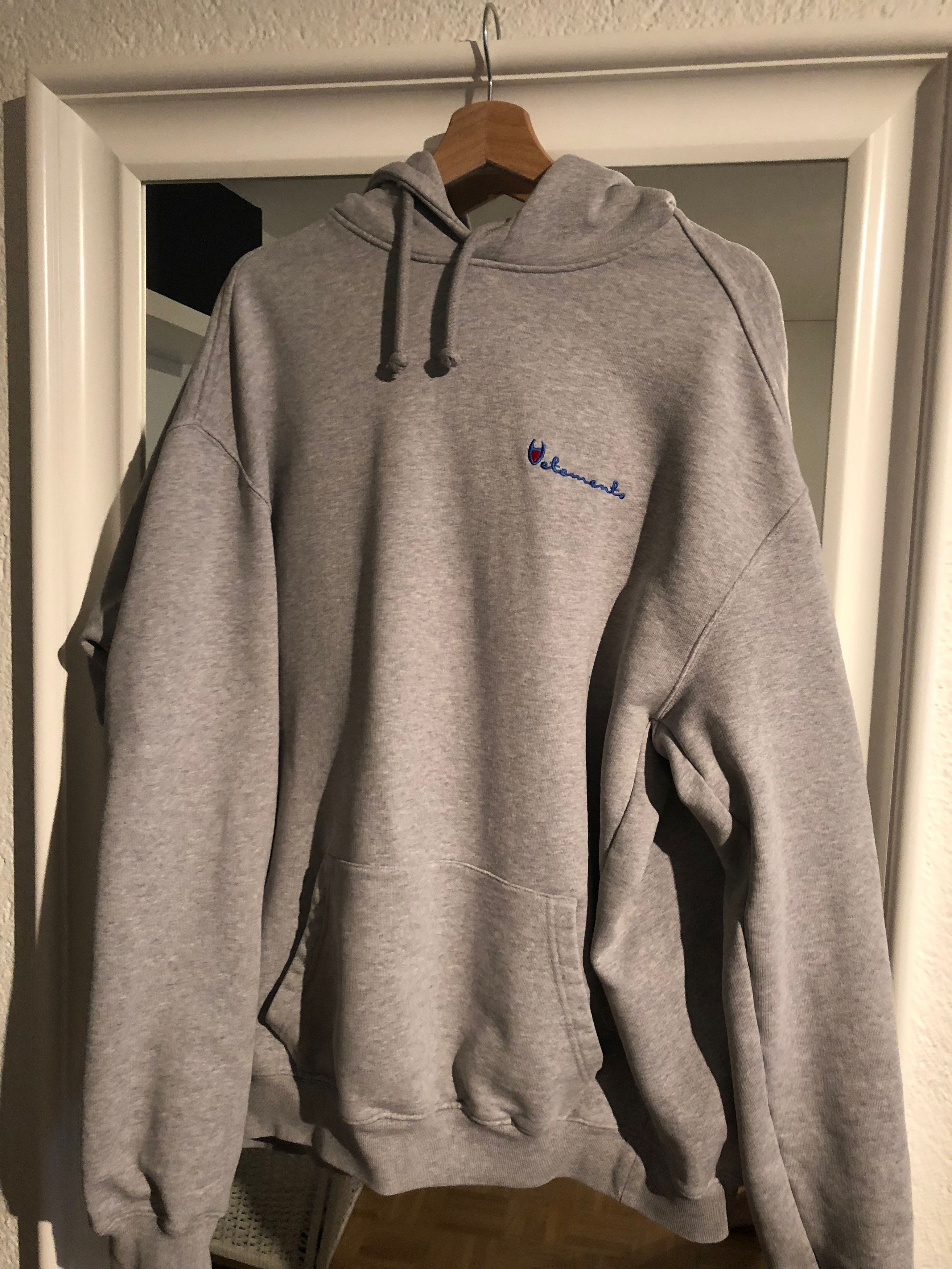 Vetements champion cheap logo hoodie