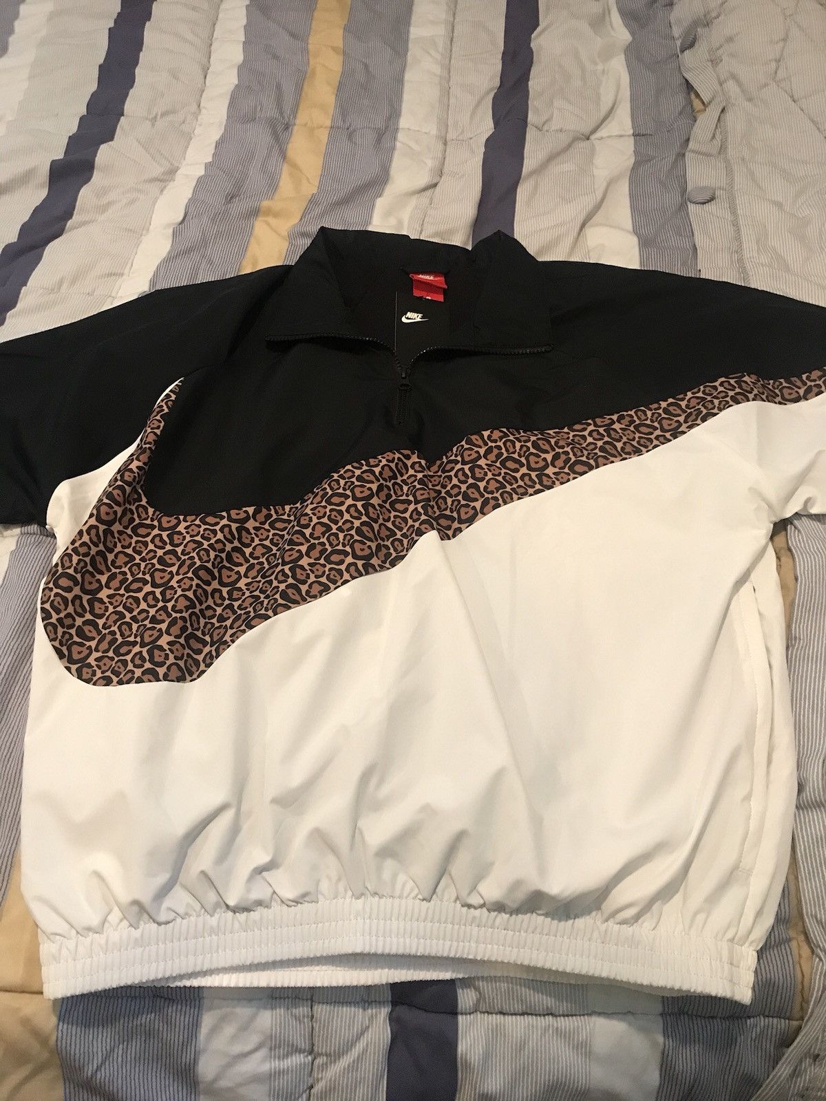 ファッションシーンで話題のこれから流行るブランド12選 Kith Grailed | Jacket Track Animal Swoosh Big Nike Kith Nike × ジャケット・アウター