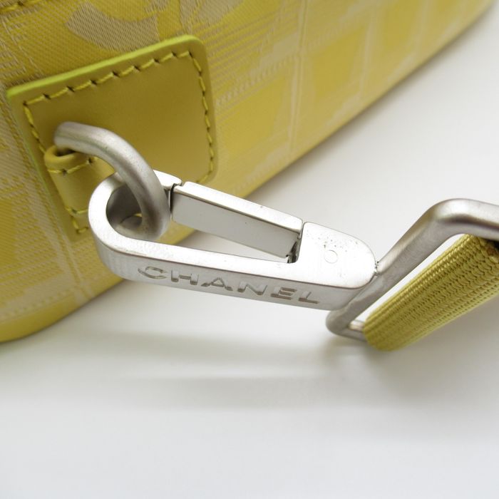 Chanel New Travel Line Umhängetasche aus Nylon A15992 Gelb