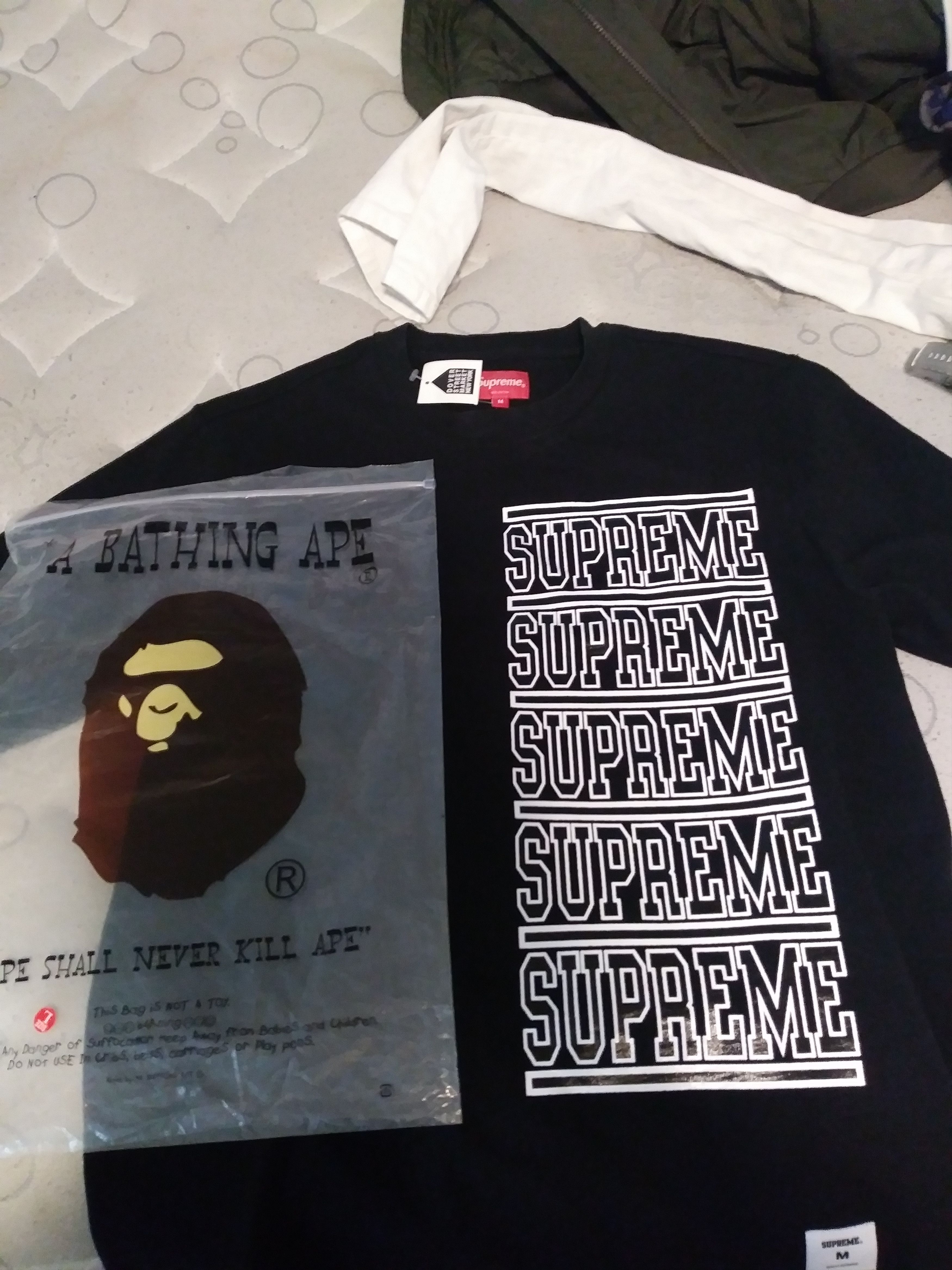 Supreme stacked logo sales