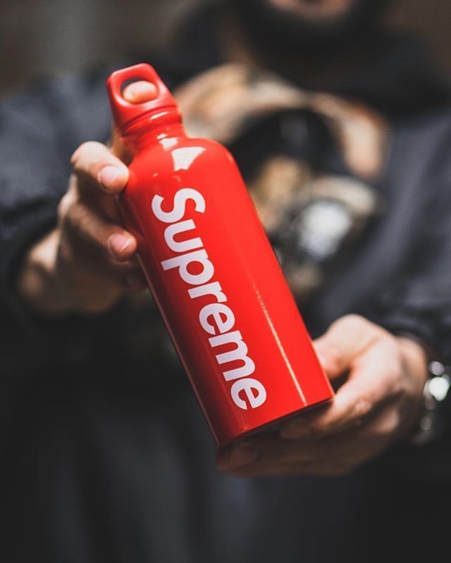 Supreme - Supreme SIGG Traveller Water Bottle 水筒 Supreme SIGG Traveller 0.6L Water Bottle (SS23) – 47 Jump Street