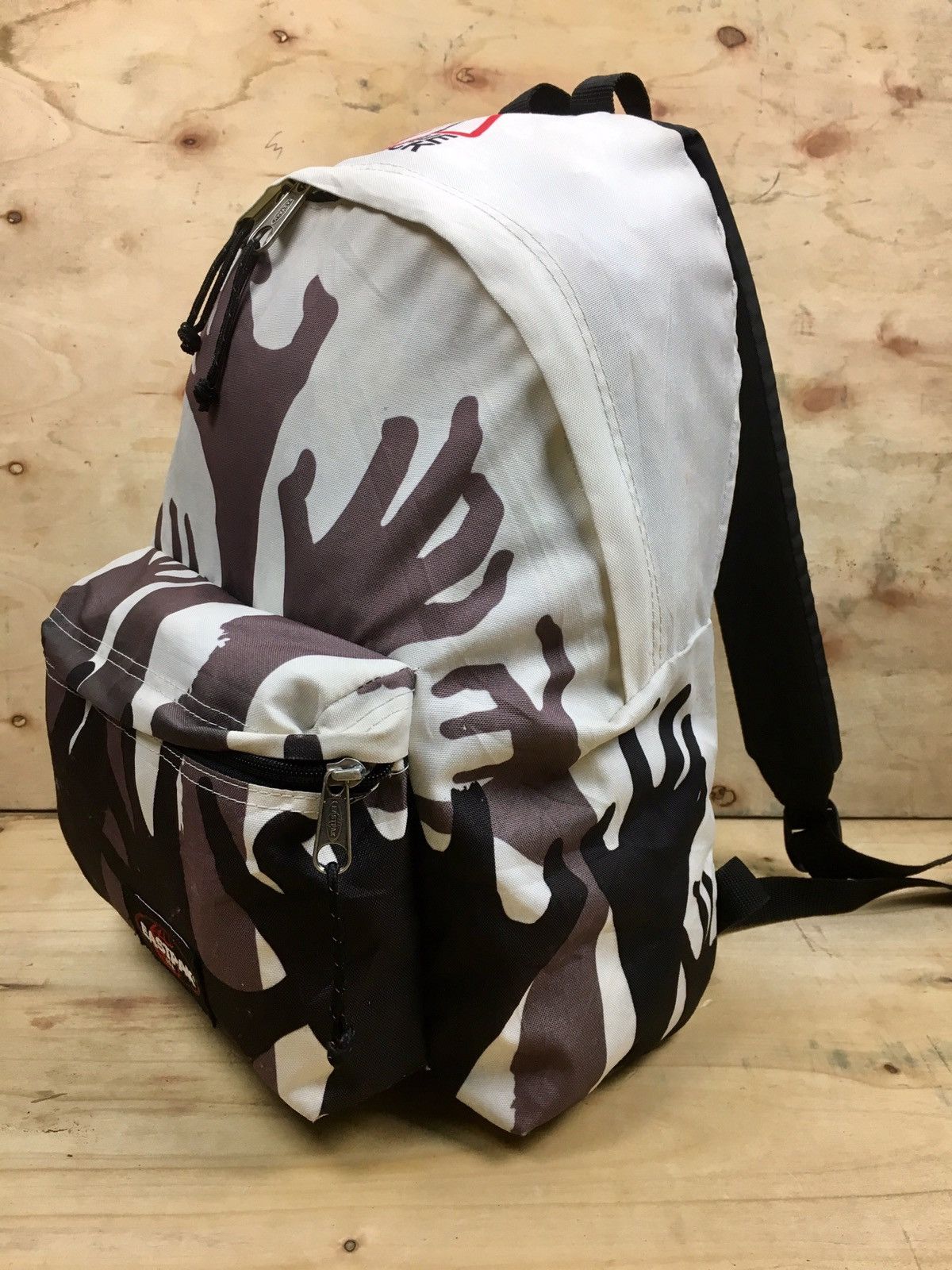 Eastpak zombie attack online