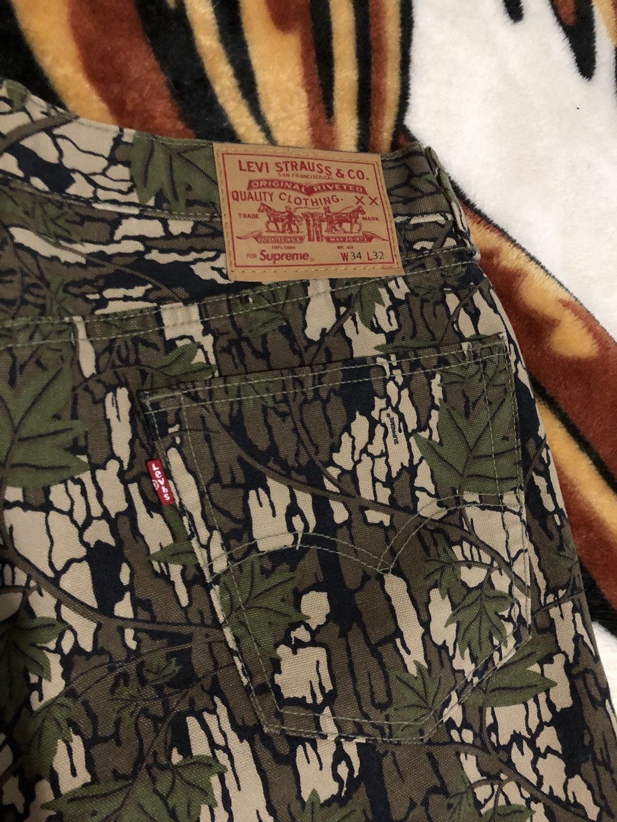 Levi's × Supreme Supreme Camo Pants Size US 34 / EU 50 - 2 Thumbnail
