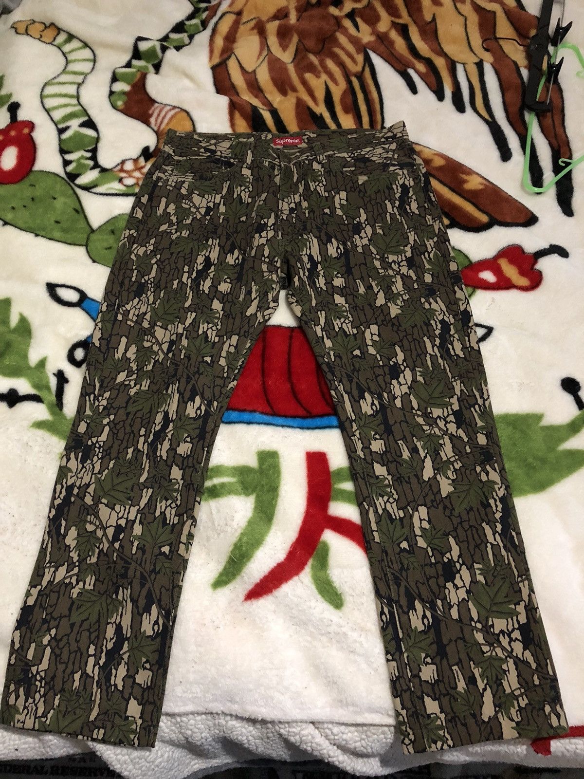 Levi's × Supreme Supreme Camo Pants Size US 34 / EU 50 - 4 Thumbnail