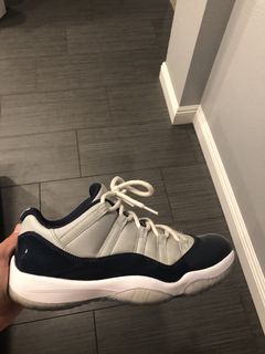 Jordan 11 georgetown hot sale on feet