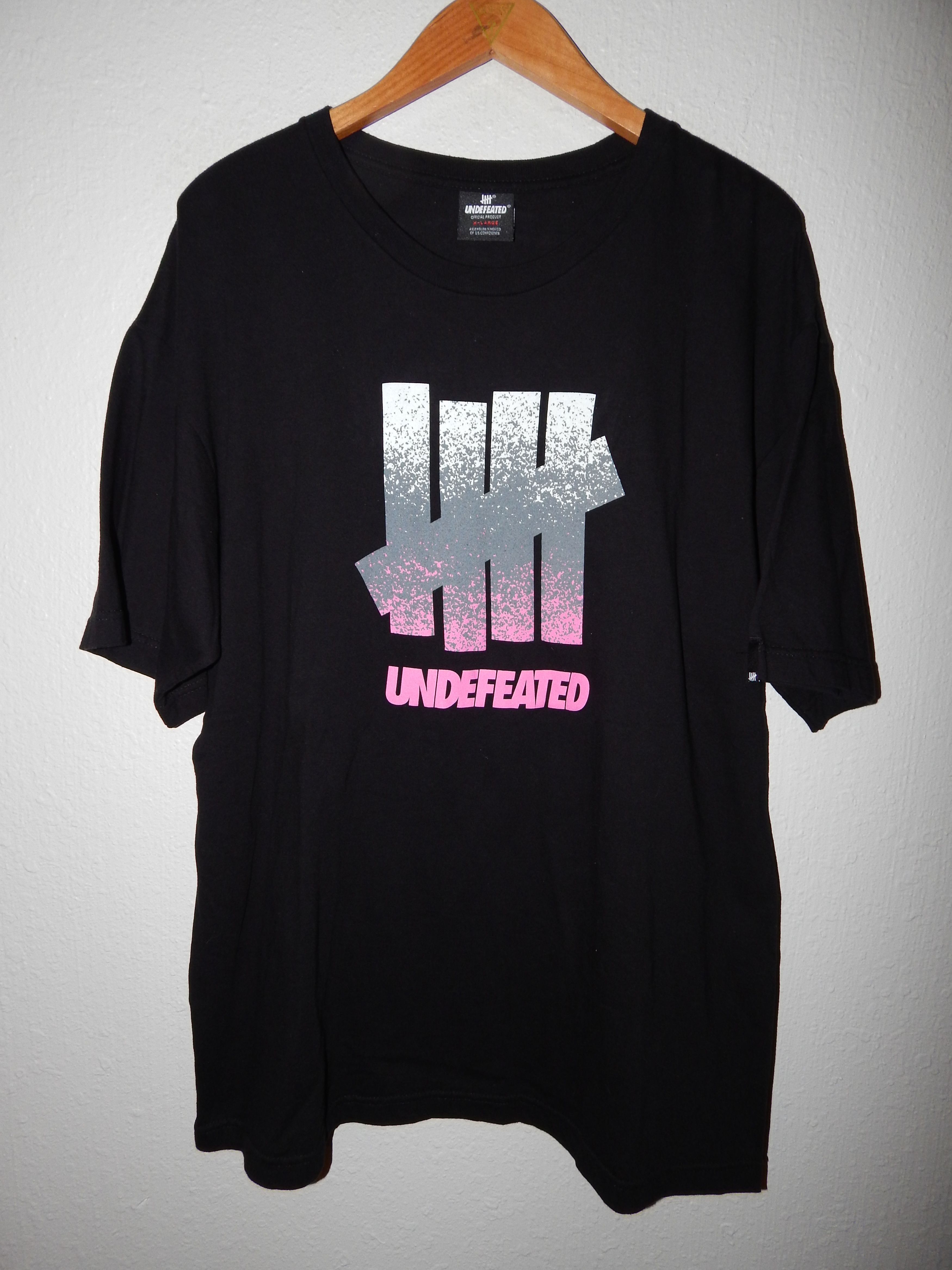 Undefeated Undefeated 5 Strikes Streetwear Big Logo T-shirt Size US XL / EU 56 / 4 - 1 Preview