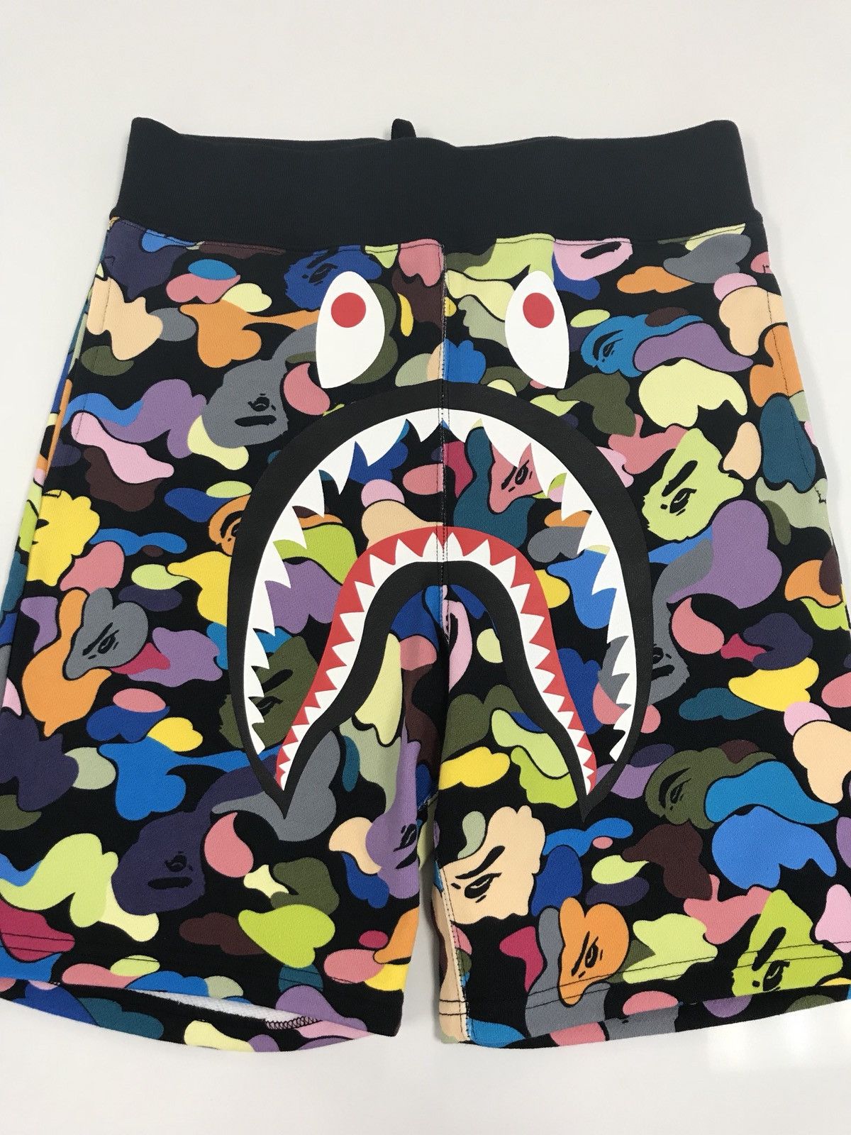 Shops BAPE Camo Shark Teeth Shorts