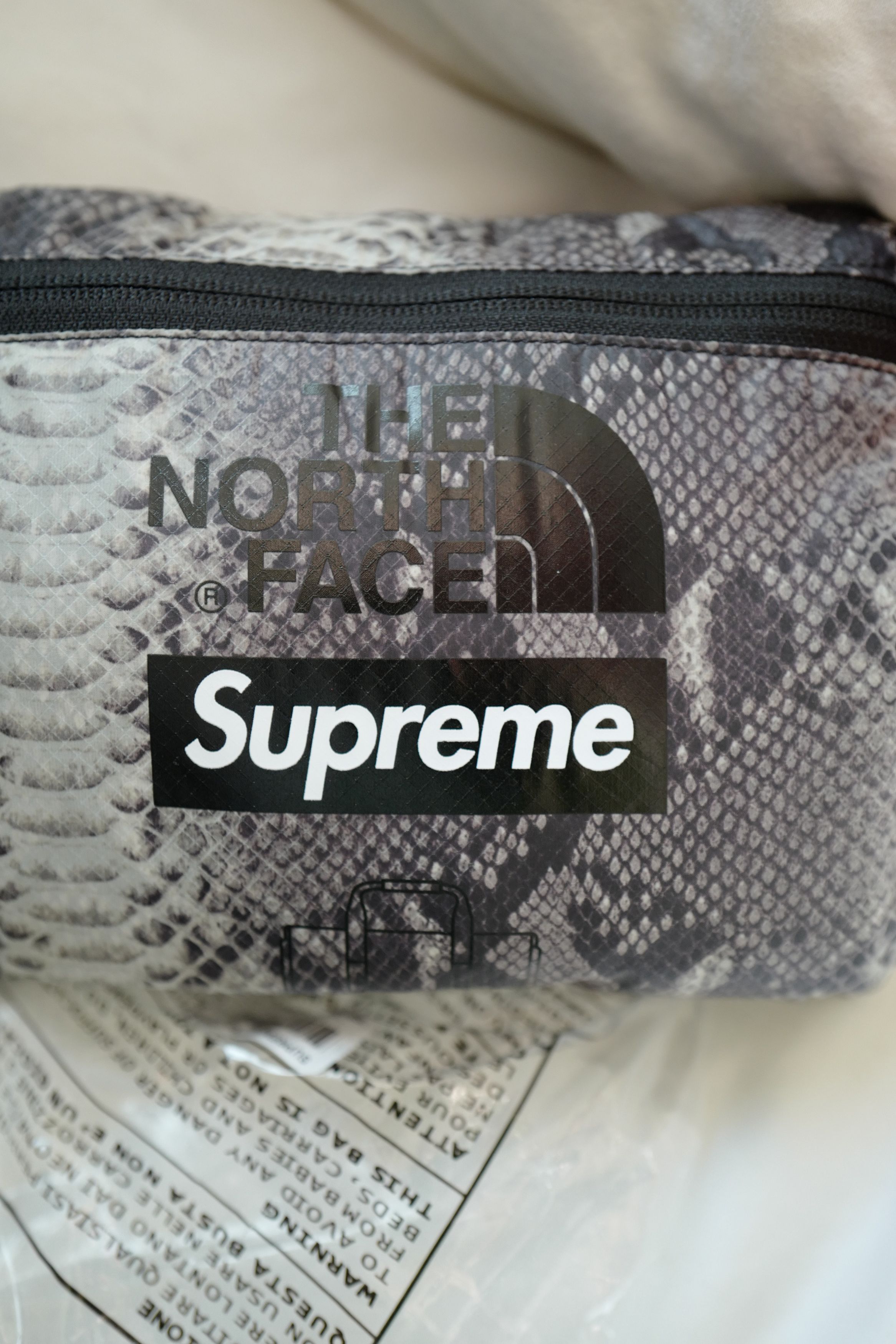Supreme × The North Face S/S 2018 The North Face Flyweight Duffle Bag Size ONE SIZE - 4 Thumbnail