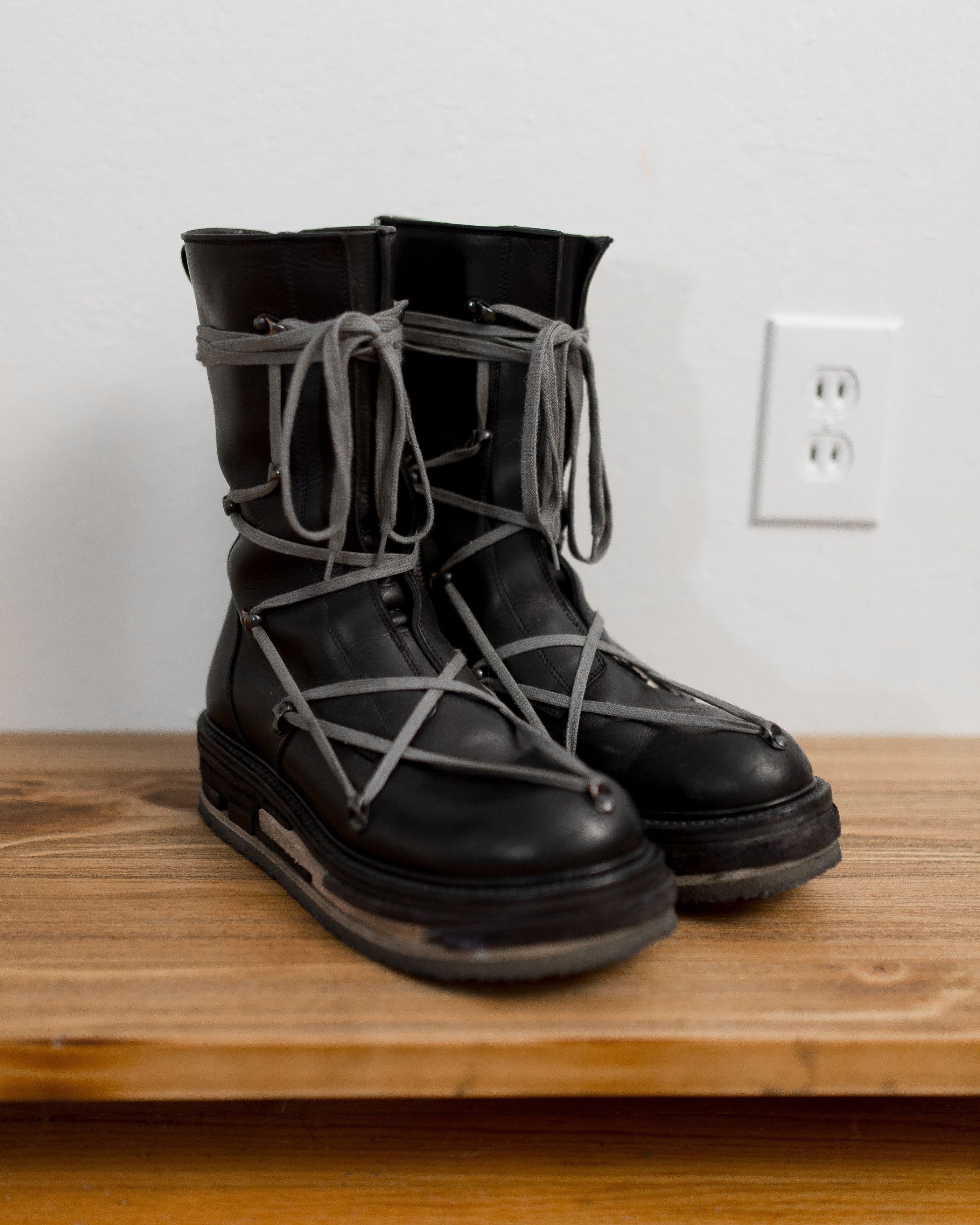 FW17 Glitter Pentagram Lace-up Creeper Boot With Wooden Lego Sole