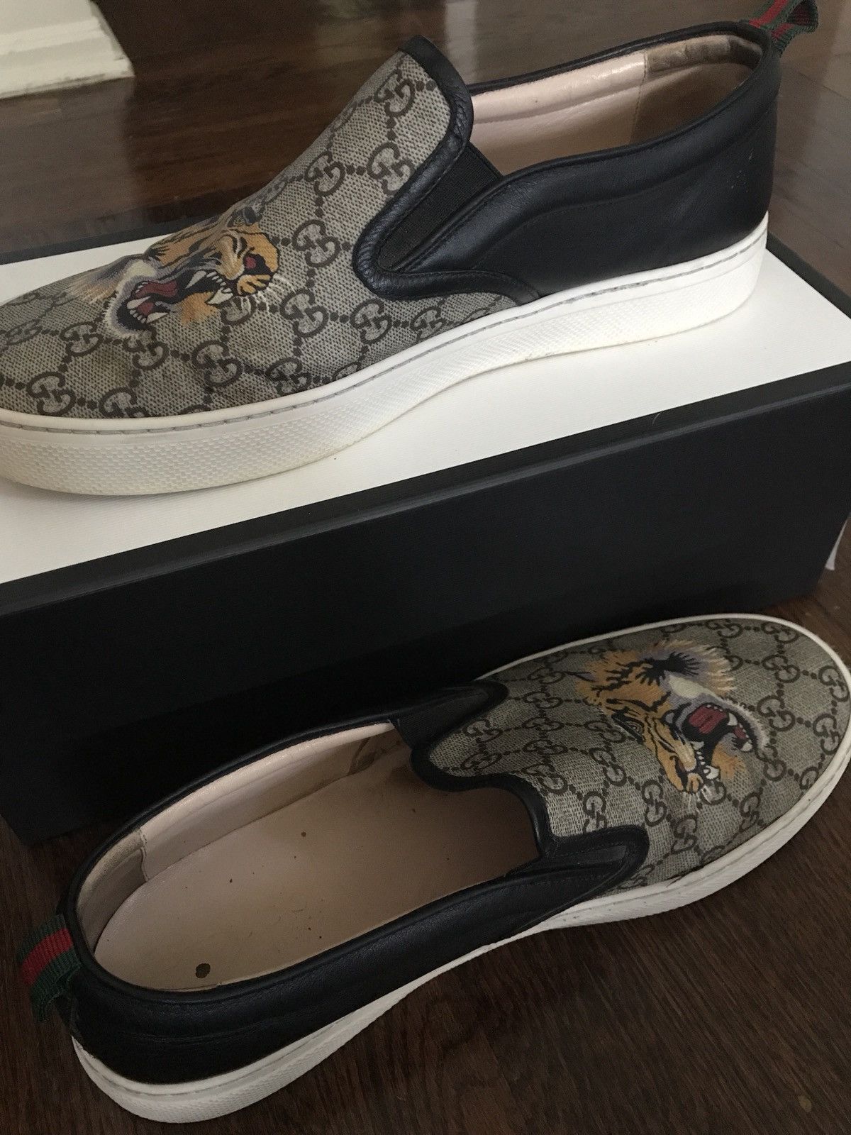 Gucci GG Supreme Tiger slip-on Sneaker - Farfetch