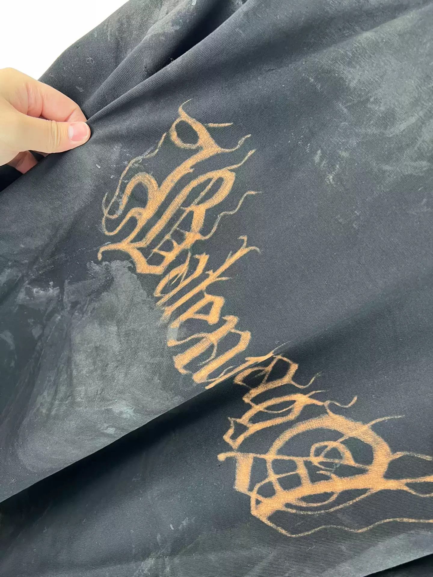 Balenciaga Balenciaga's Mud Wash Sanskrit Logo Short Sleeve Size US XS / EU 42 / 0 - 4 Thumbnail