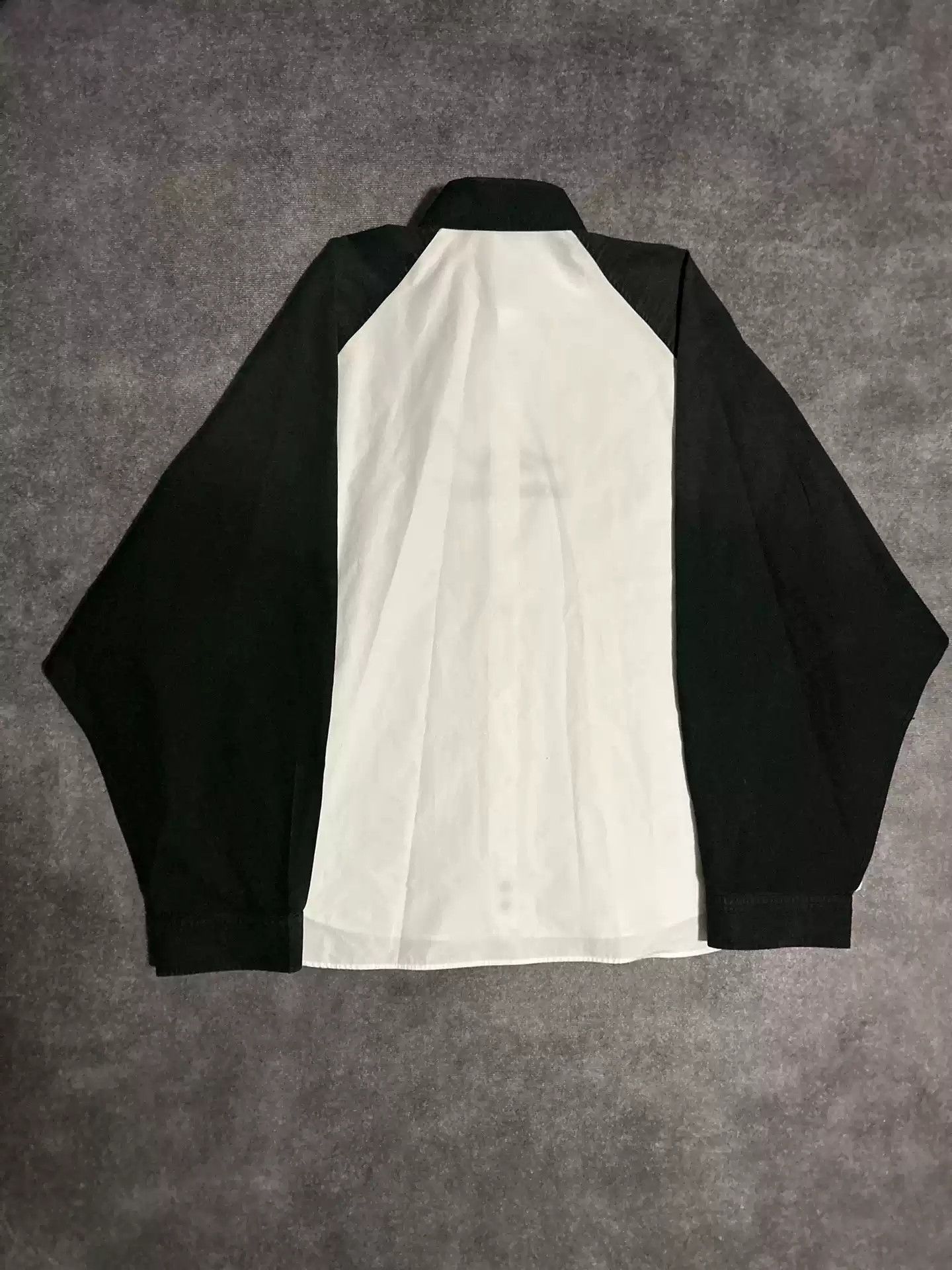 Balenciaga Balenciaga 23ss Black And White Color Contrast Explosive Embroidered Bat Shoulder Long Sleeve Shirt Size US S / EU 44-46 / 1 - 2 Thumbnail