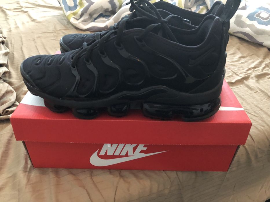 vapormax plus tripple black