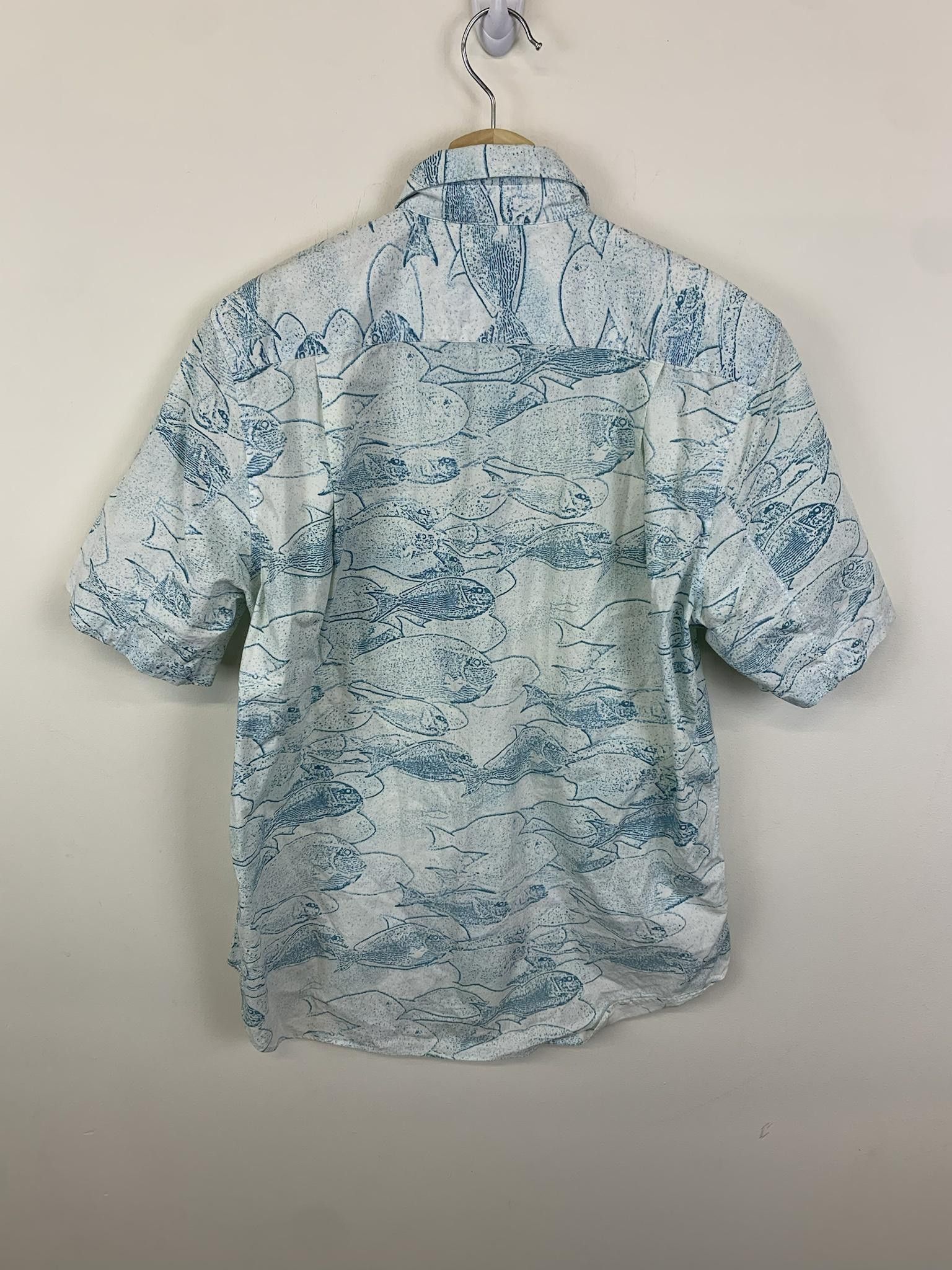 Comme des Garcons Comme Des Garcons Fish Repeat Print Button Up Size US S / EU 44-46 / 1 - 3 Thumbnail