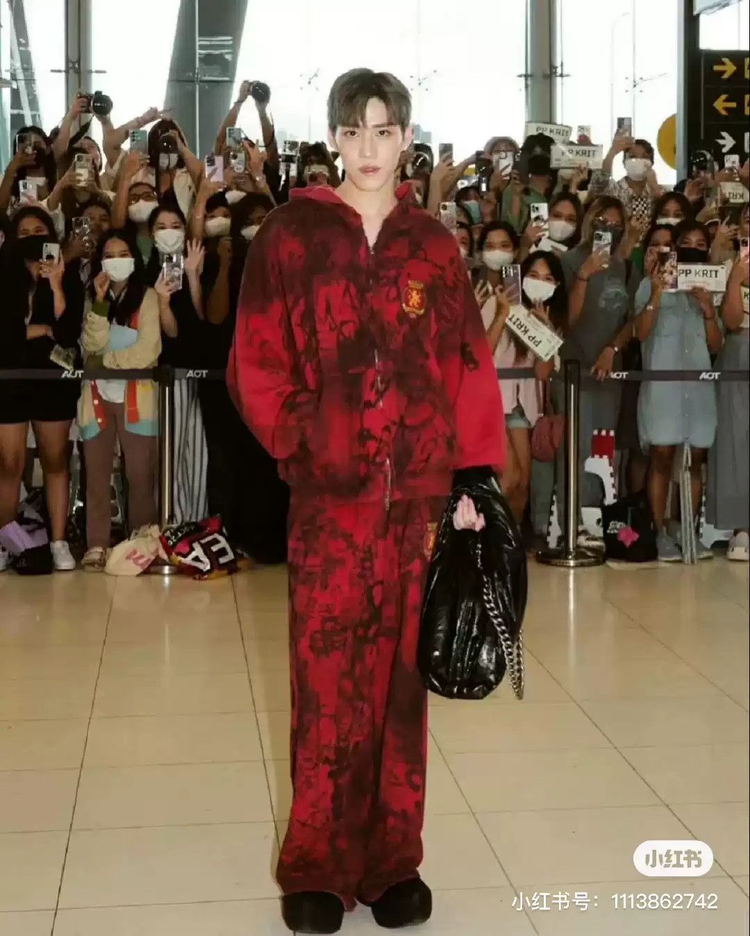 Balenciaga Balenciaga 23SS Show Red Manchester United Skater Mud Stain Destruction Hand-painted Graffiti Zipper Hoodie Size US XS / EU 42 / 0 - 7 Thumbnail