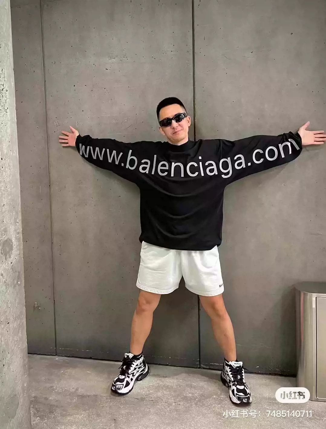 Balenciaga Balenciaga Letter Long Sleeve Crew Neck Loose Black Water Wash Damage Size US S / EU 44-46 / 1 - 7 Thumbnail
