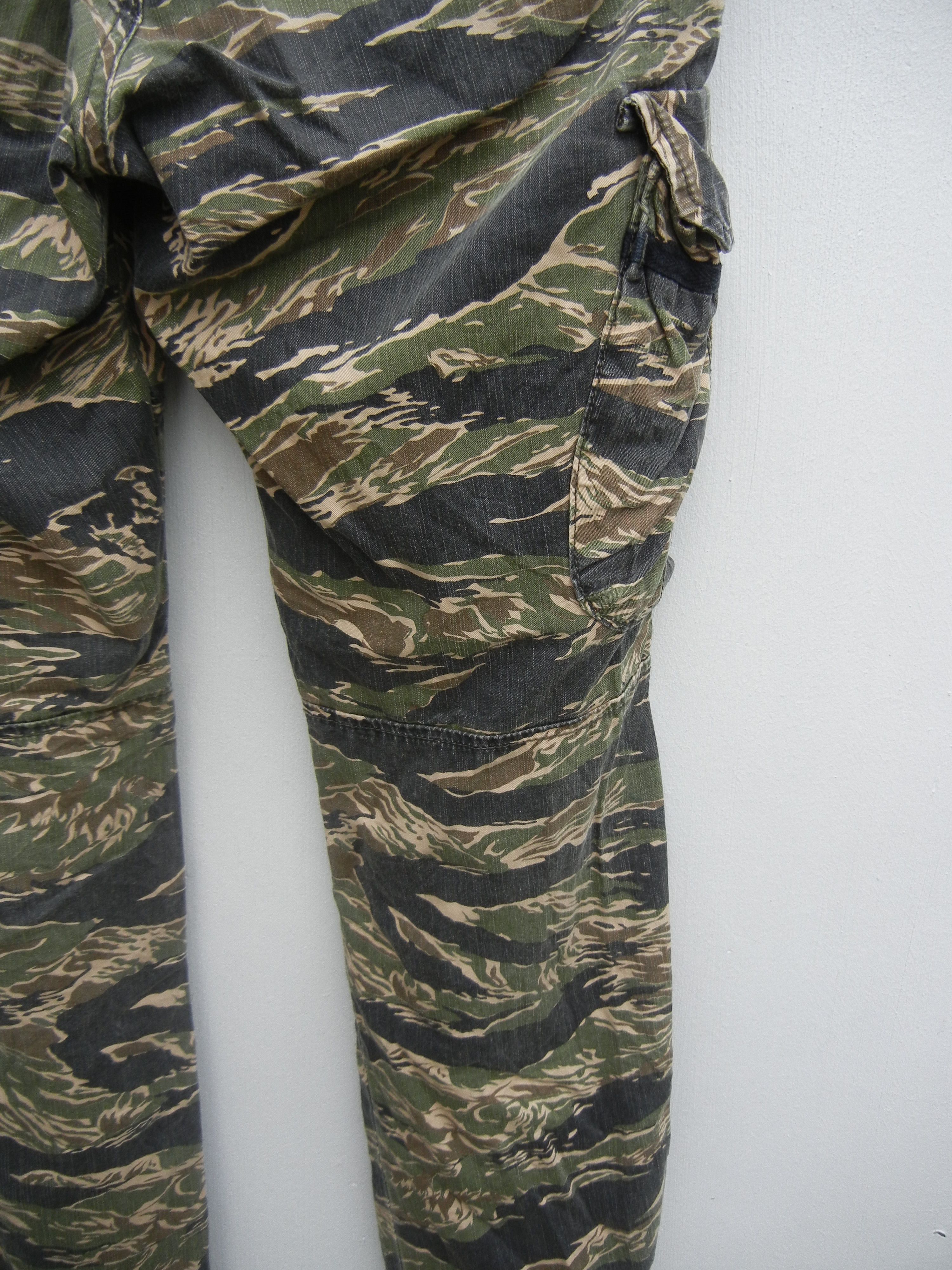 If Six Was Nine × Le Grande Bleu (L.G.B.) Surplus Cargo Pants Zipper Cargo Tiger Stripes Pants Size US 34 / EU 50 - 18 Thumbnail