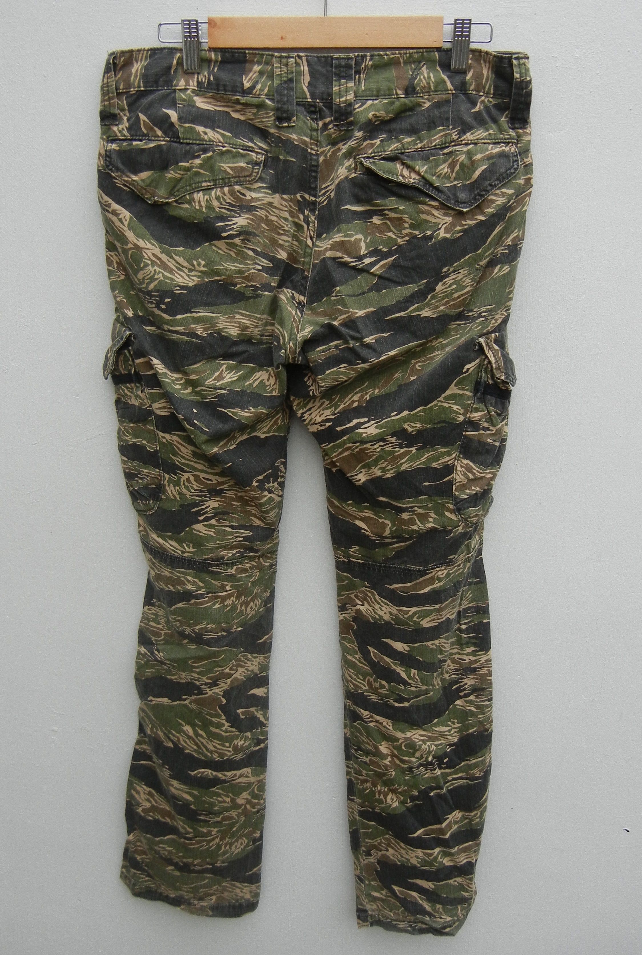 If Six Was Nine × Le Grande Bleu (L.G.B.) Surplus Cargo Pants Zipper Cargo Tiger Stripes Pants Size US 34 / EU 50 - 14 Thumbnail