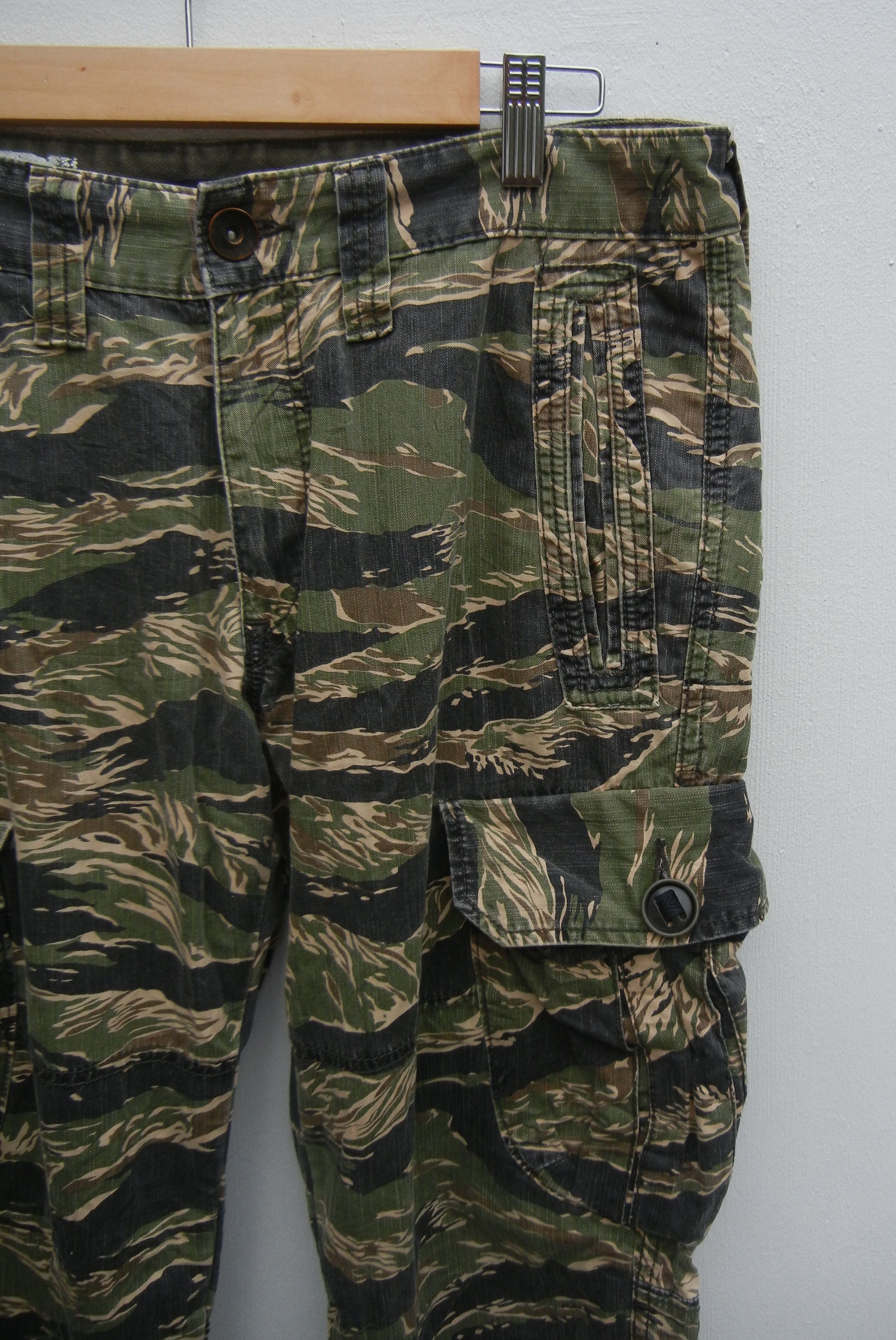 If Six Was Nine × Le Grande Bleu (L.G.B.) Surplus Cargo Pants Zipper Cargo Tiger Stripes Pants Size US 34 / EU 50 - 5 Thumbnail