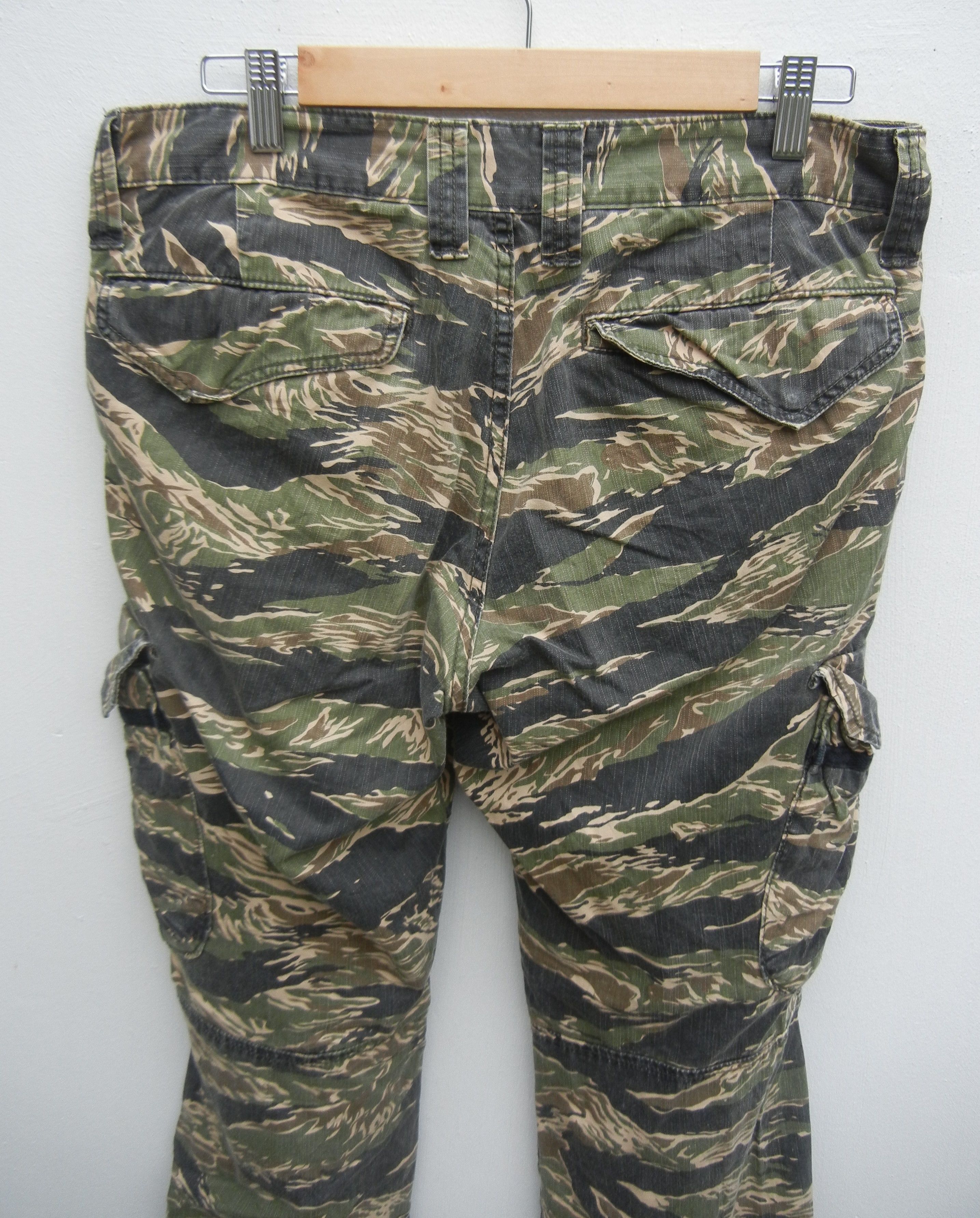 If Six Was Nine × Le Grande Bleu (L.G.B.) Surplus Cargo Pants Zipper Cargo Tiger Stripes Pants Size US 34 / EU 50 - 16 Thumbnail