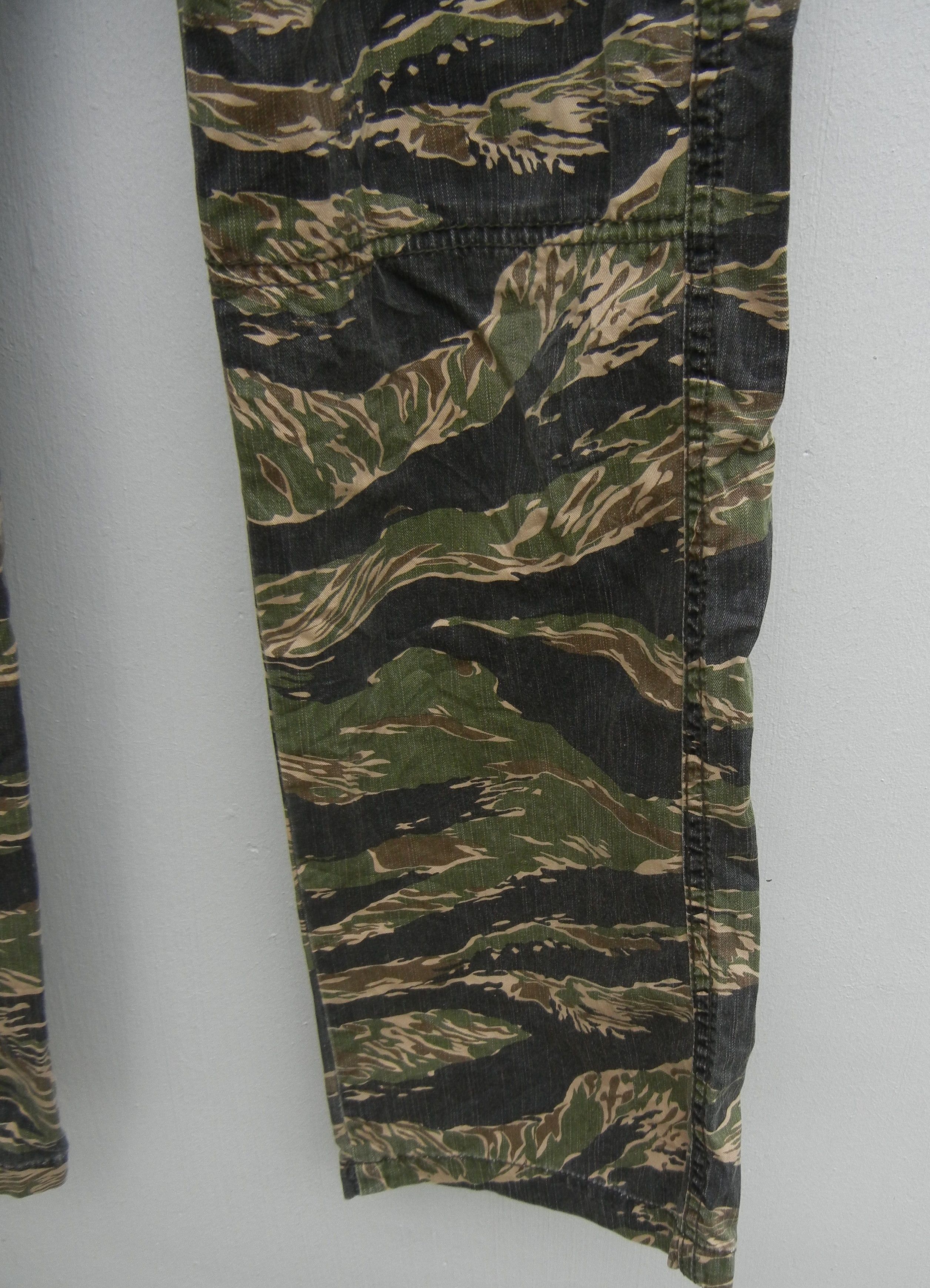 If Six Was Nine × Le Grande Bleu (L.G.B.) Surplus Cargo Pants Zipper Cargo Tiger Stripes Pants Size US 34 / EU 50 - 9 Thumbnail