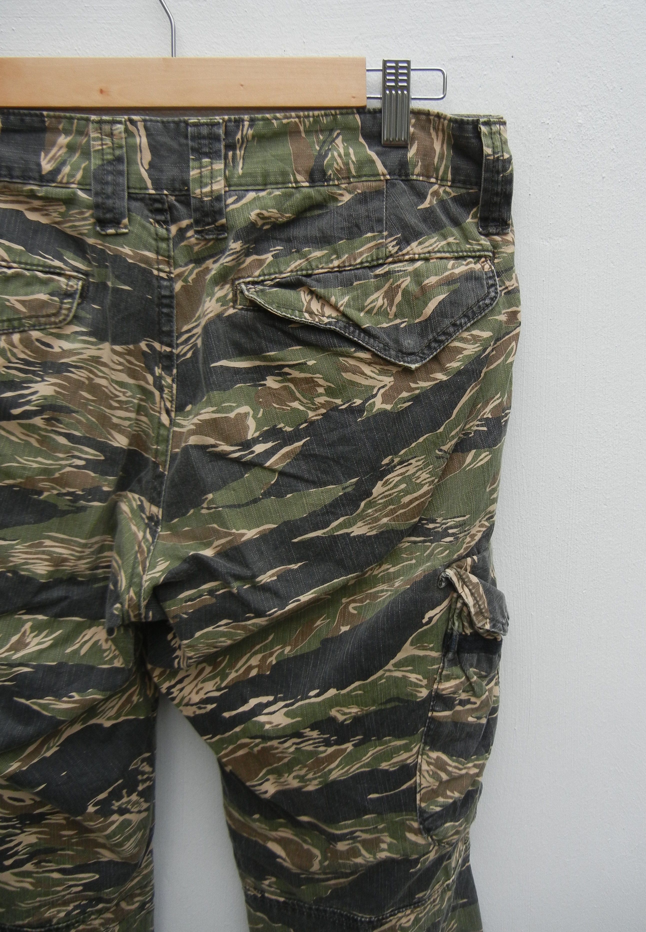 If Six Was Nine × Le Grande Bleu (L.G.B.) Surplus Cargo Pants Zipper Cargo Tiger Stripes Pants Size US 34 / EU 50 - 17 Thumbnail