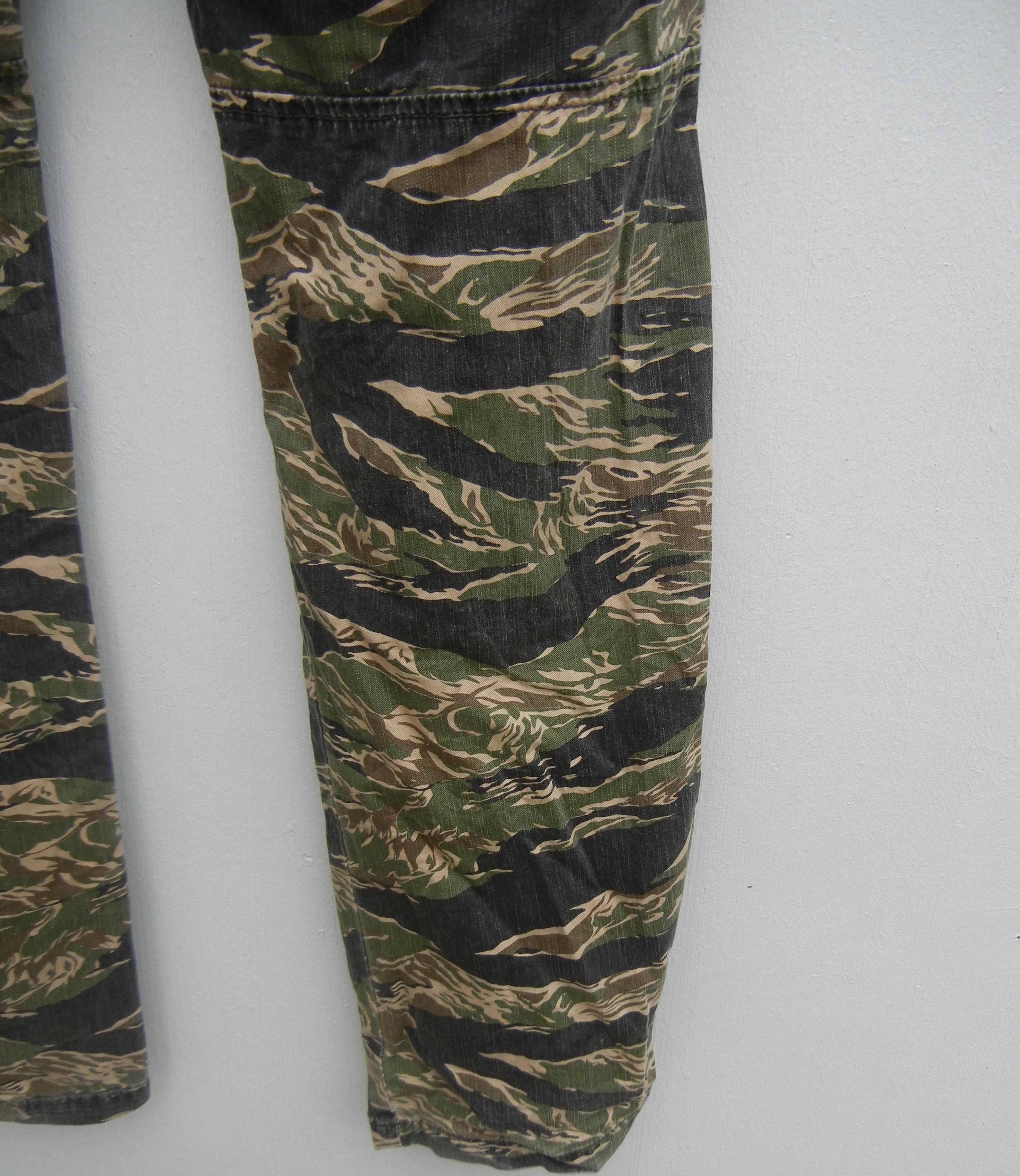 If Six Was Nine × Le Grande Bleu (L.G.B.) Surplus Cargo Pants Zipper Cargo Tiger Stripes Pants Size US 34 / EU 50 - 19 Thumbnail