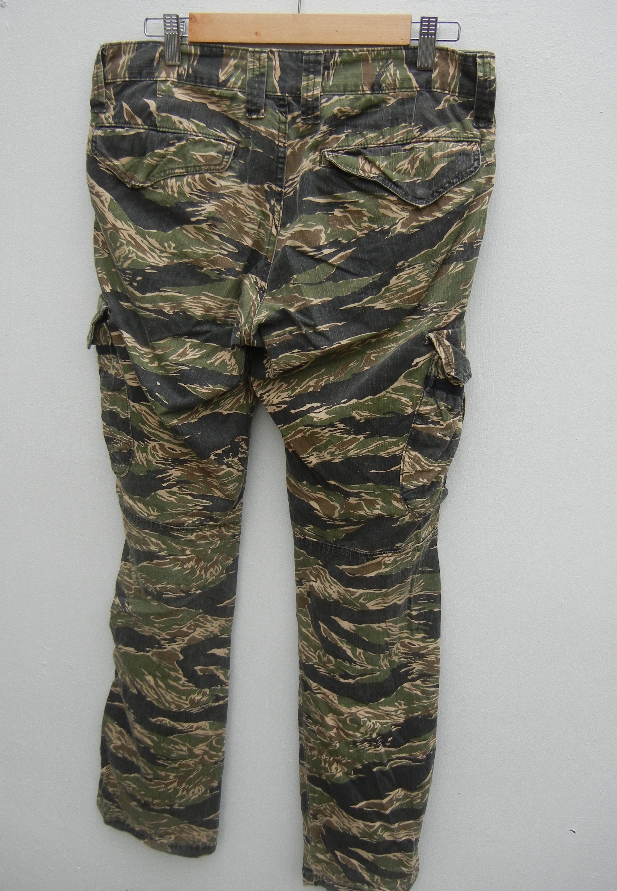 If Six Was Nine × Le Grande Bleu (L.G.B.) Surplus Cargo Pants Zipper Cargo Tiger Stripes Pants Size US 34 / EU 50 - 15 Thumbnail