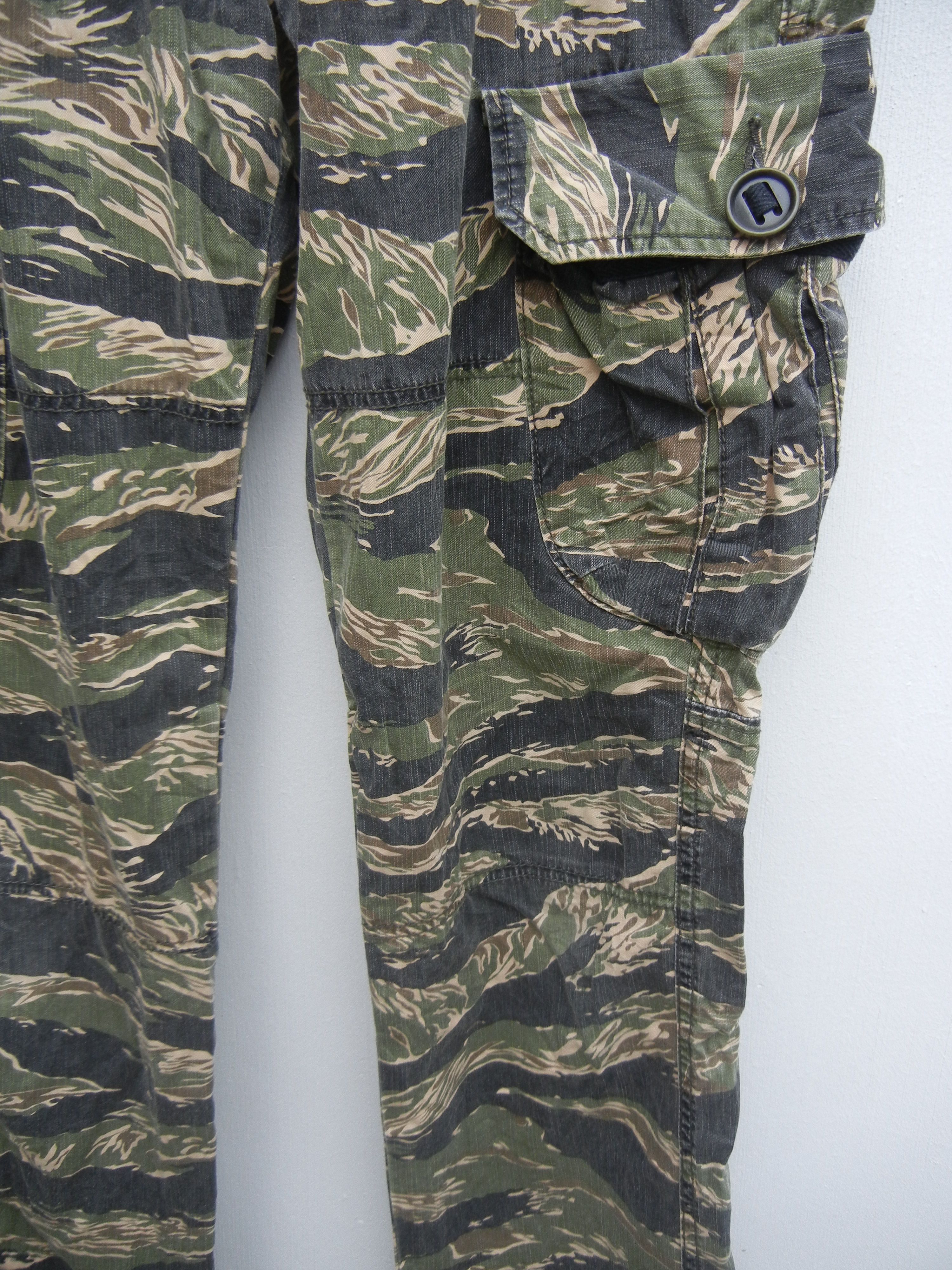 If Six Was Nine × Le Grande Bleu (L.G.B.) Surplus Cargo Pants Zipper Cargo Tiger Stripes Pants Size US 34 / EU 50 - 4 Thumbnail