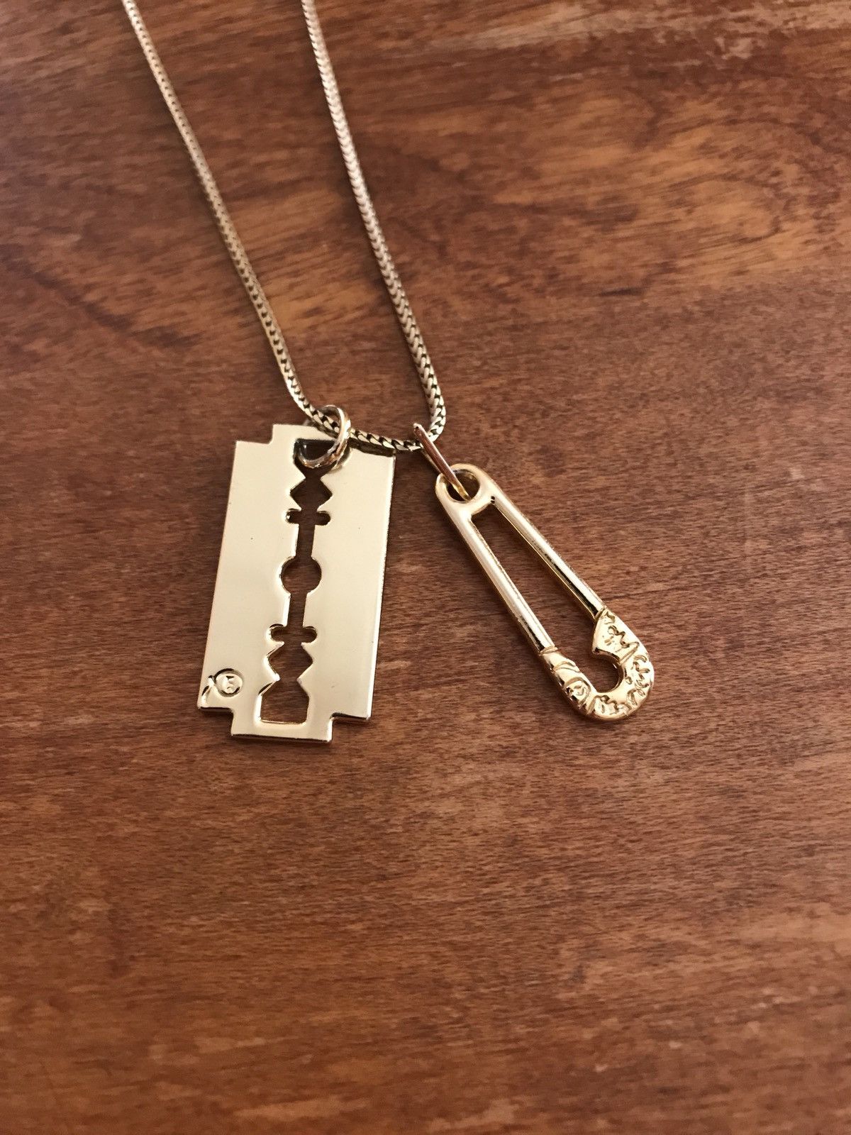 Alexander mcqueen razor blade necklace store