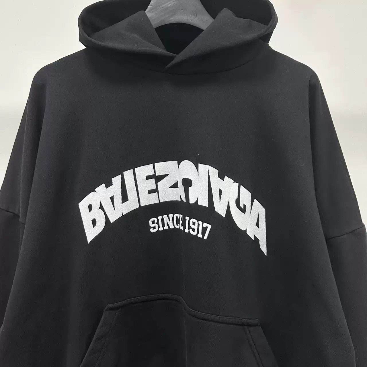 Balenciaga Balenciaga FW23 BACK FLIP ROUND Embroidered Logo Hoodie Size US M / EU 48-50 / 2 - 3 Thumbnail