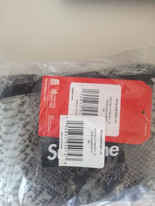 Supreme Wts supreme x the North face snake-skin Flyweight Duffle