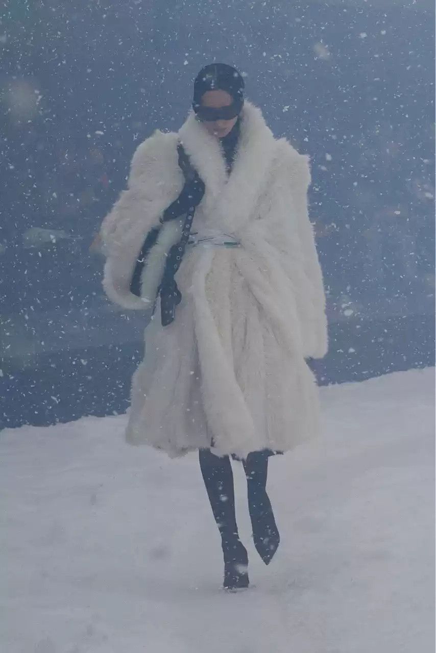 Balenciaga Balenciaga FW22 Snowstorm Show Bitcoin Graffiti Imitation Fur Coat Size US XXS / EU 40 - 7 Thumbnail